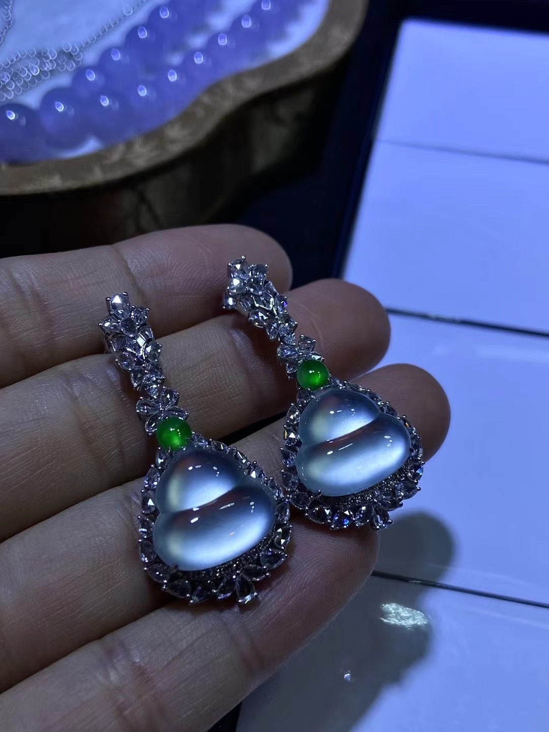 ️ 玻璃种葫芦耳坠，完整纯净，起光，裸石12.8×14.2