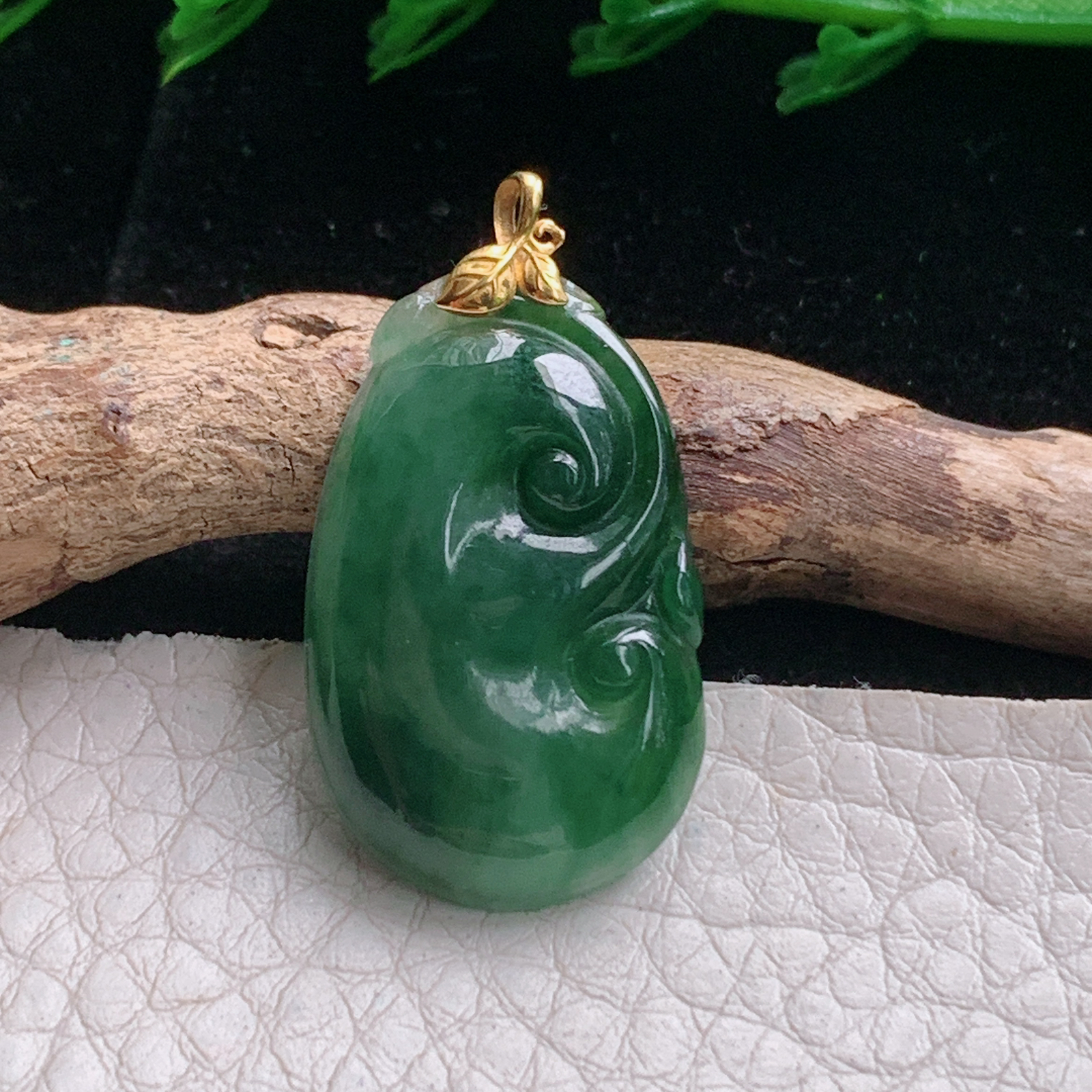 axm实拍32*17.3*3.8缅甸翡翠冰透睛如意吊坠镶金平安如意锁骨坠