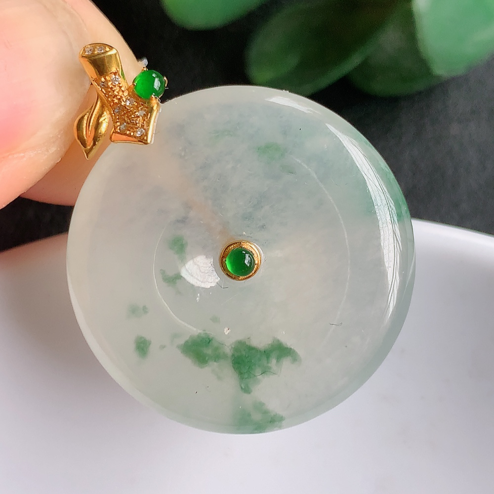 18k金扣冰润飘花平安扣吊坠，厚装饱满，冰润剔透，细腻水足，种质润泽，飘花灵动，佩戴优雅大气，W   003.22尺寸：31.6-5mm