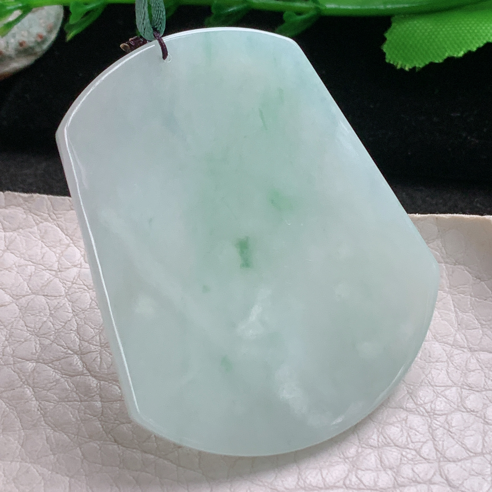 Bg实拍51.5*43.6*5.6缅甸翡翠淡绿飘绿虚空藏菩萨吊坠