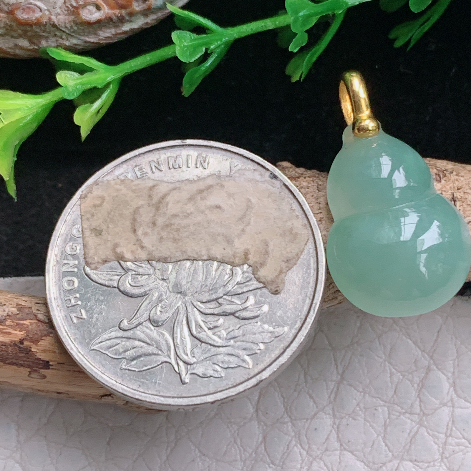 axm实拍23*12.8*5.8缅甸翡翠冰睛水小葫芦吊坠镶金平安锁骨坠