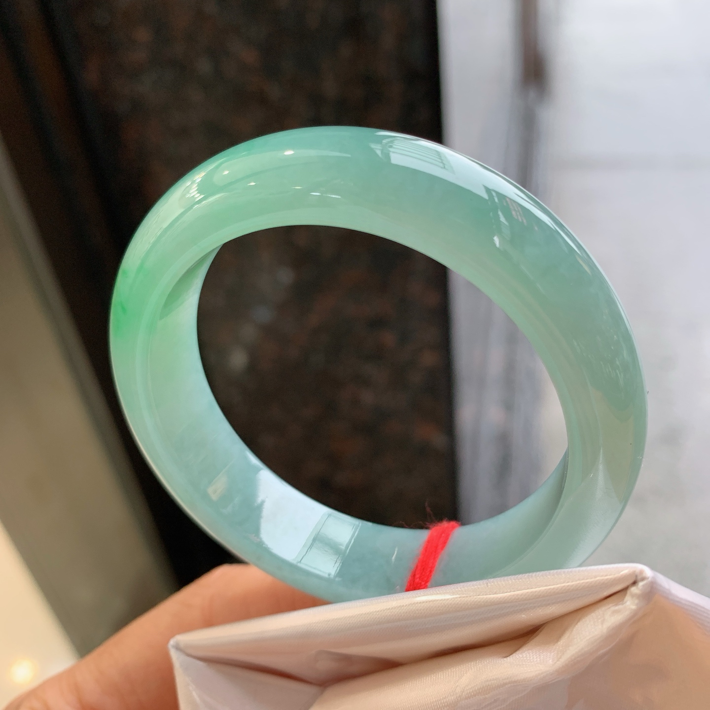 正圈冰种飘花，无裂，尺寸：52.8/13.2/7.8，版型好