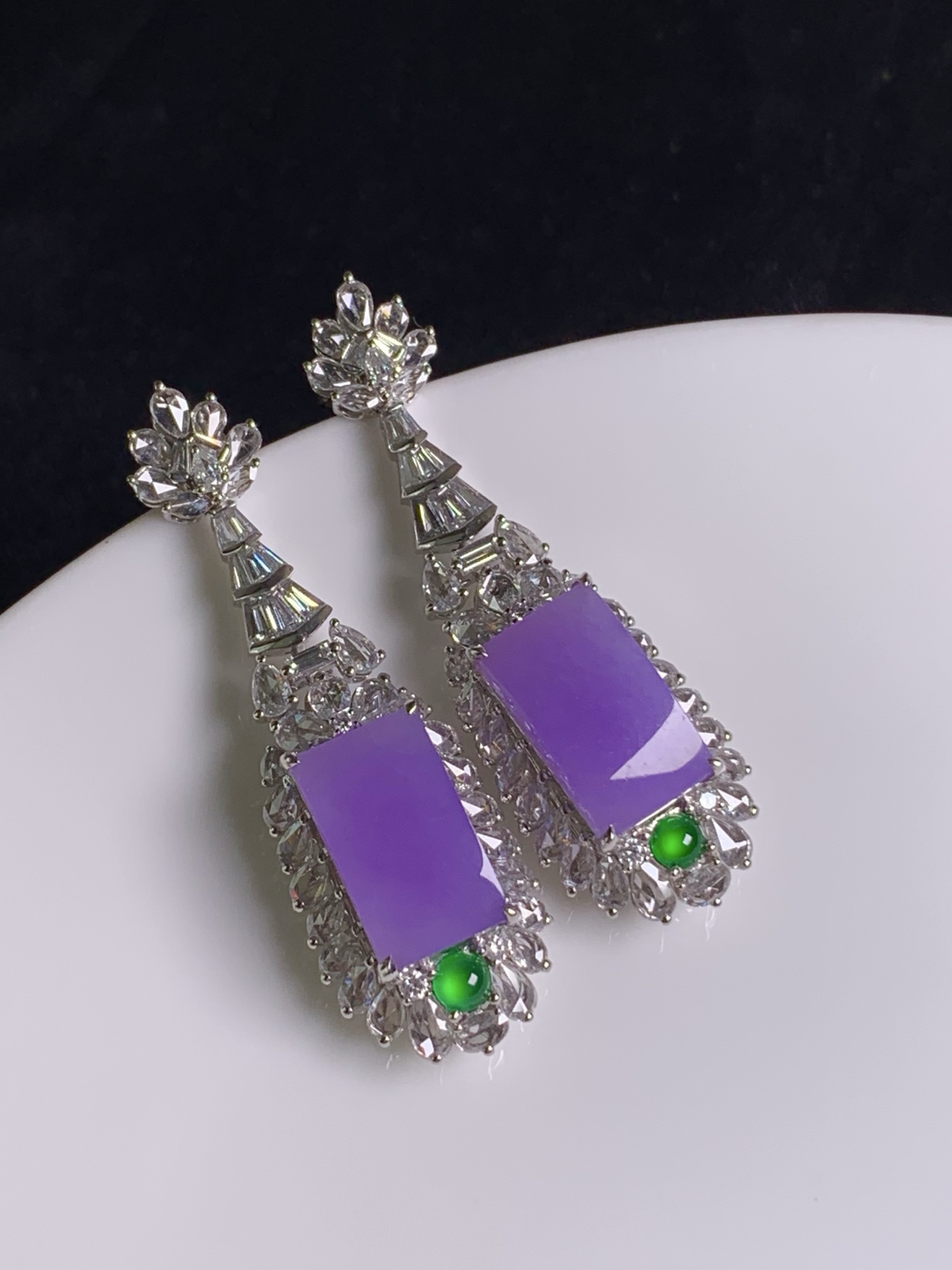 ️，18k金镶嵌方牌耳坠，紫色浓郁，见光靓美入心坎，尺寸：成品：43.1/13.7/10.1，裸石：13.2/7.8，b17422