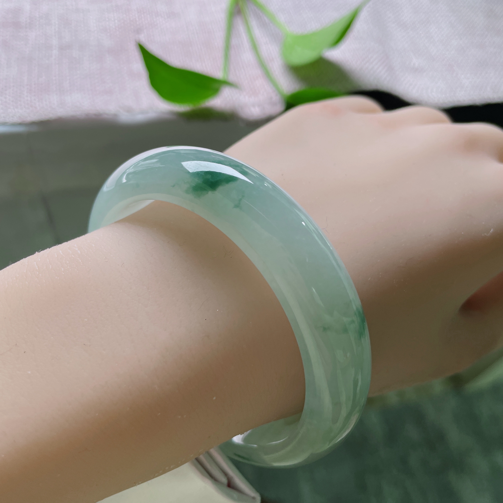 尺寸57.1/14.4/8.2，飘花正圈，底妆细腻，飘花灵动，ss50461a..