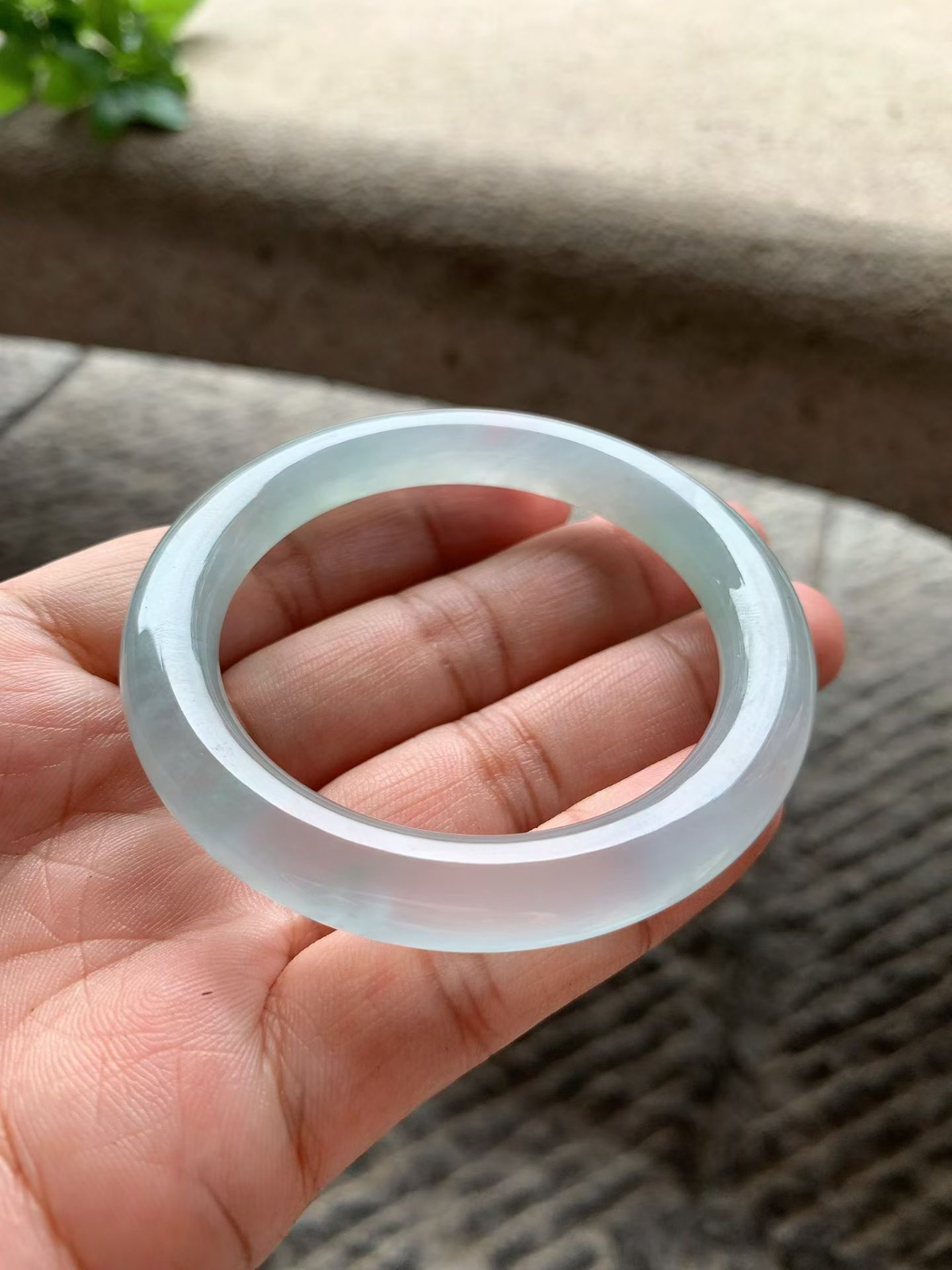 老坑淡晴底圆条手镯尺寸51*9*9.2 老坑种水，通体冰透，水足充盈，起光起胶，清新水灵！