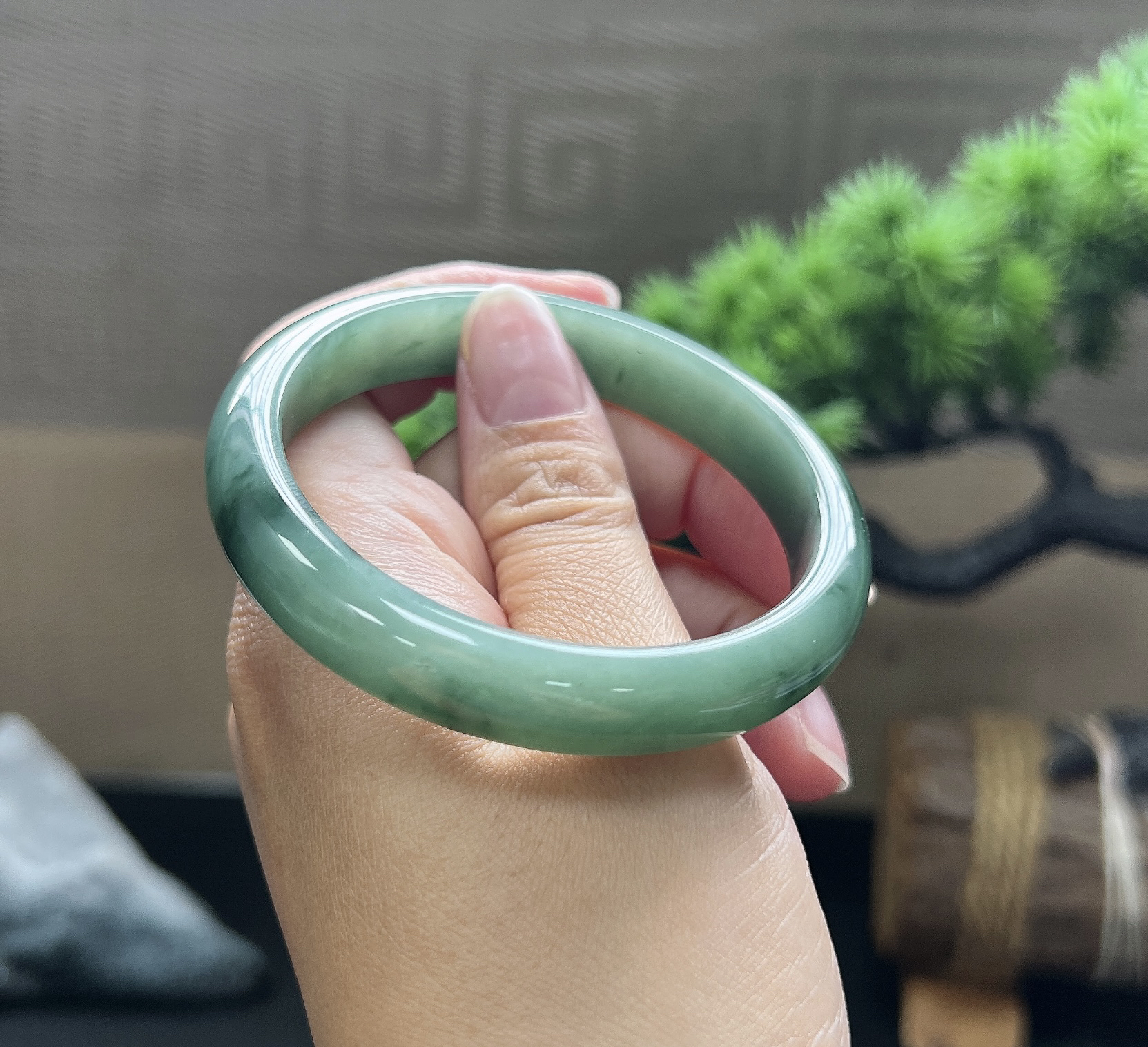 54圈口正圈油青飘花手镯