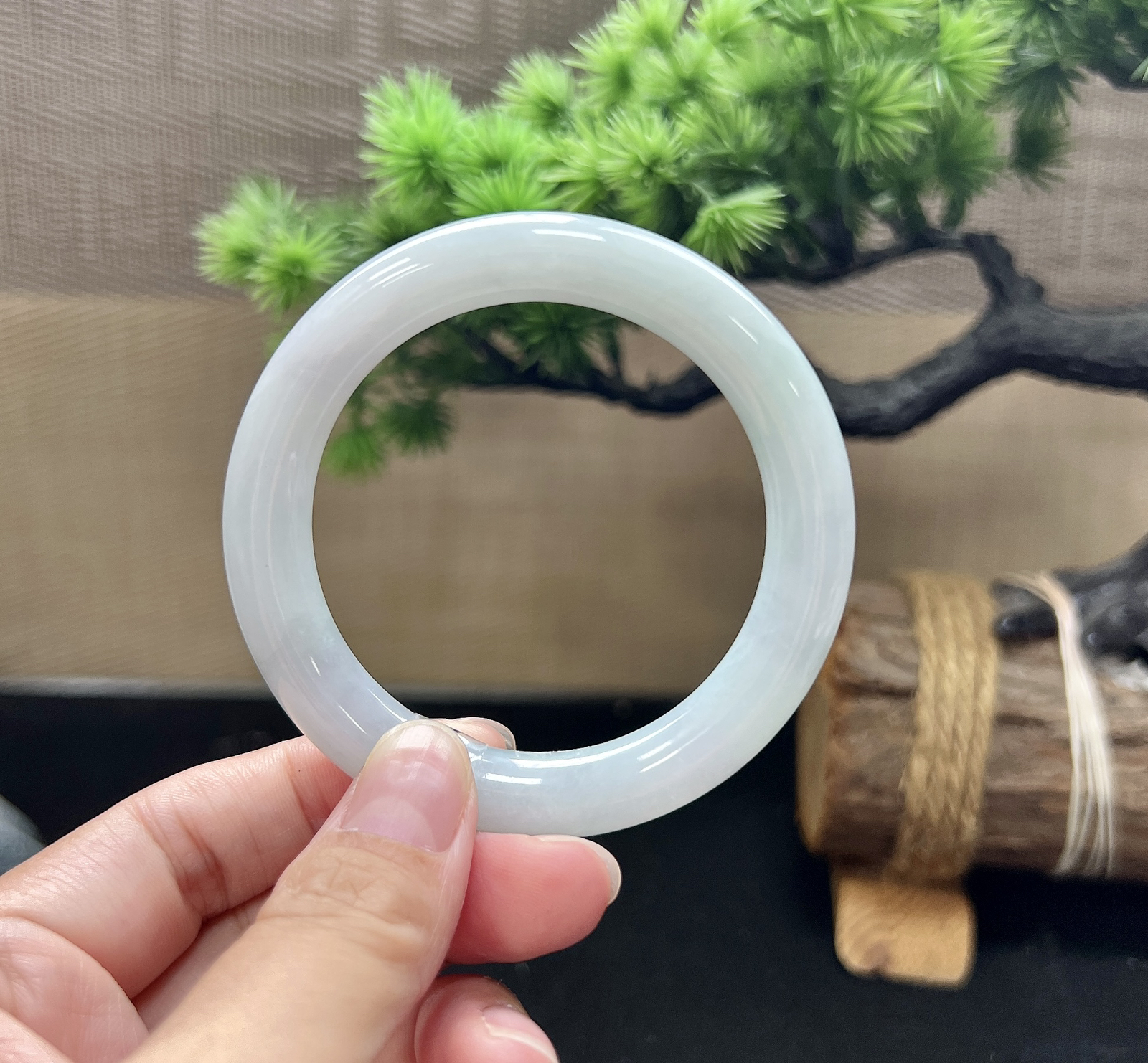 51圈口圆条晴底手镯