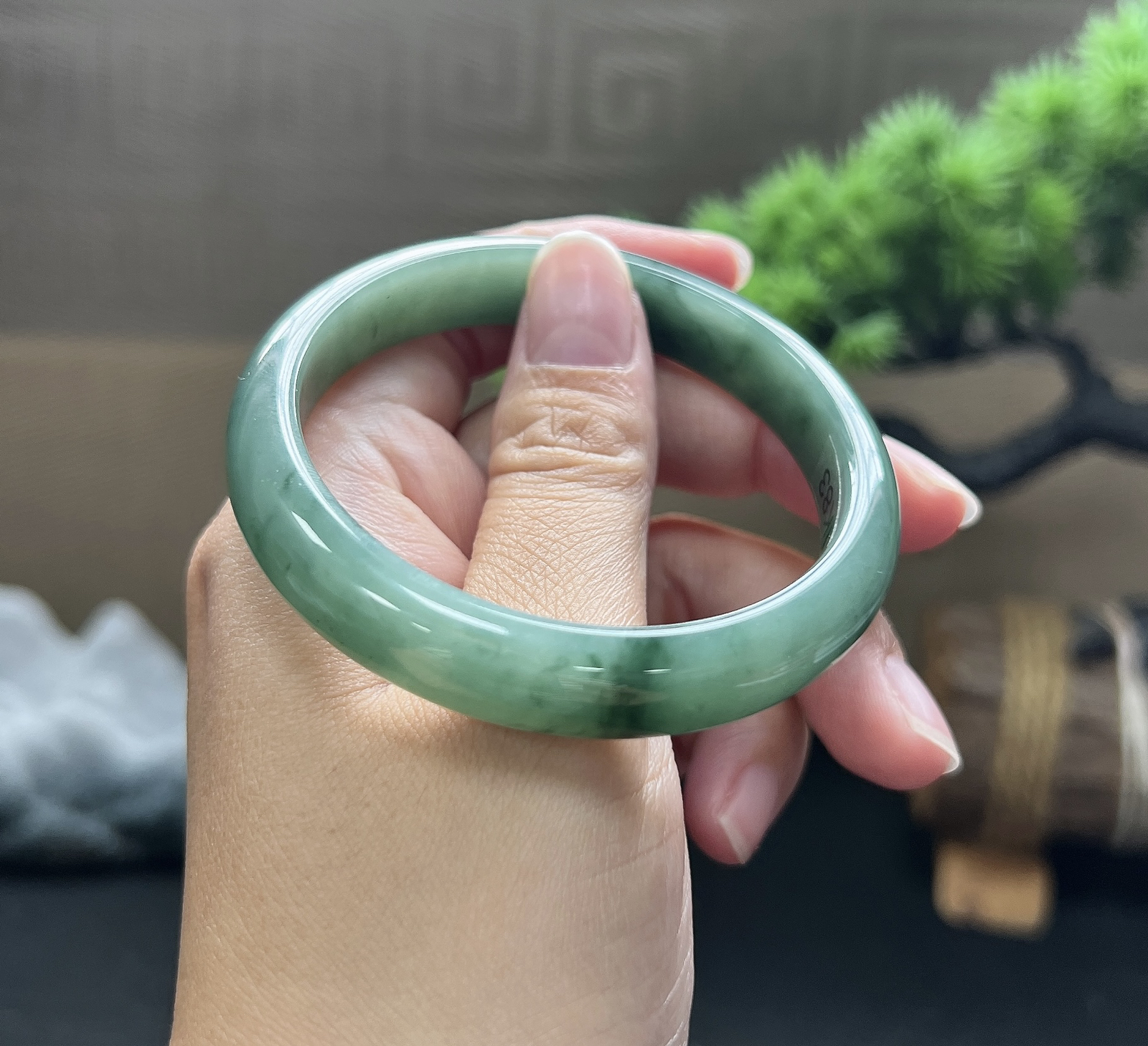 54圈口正圈油青飘花手镯