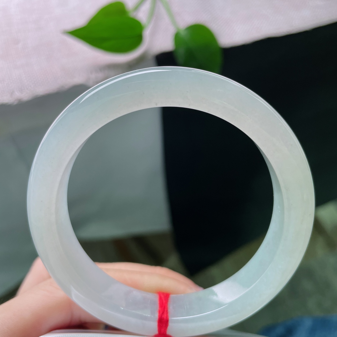 57.7/12.2/8.9，冰晴底正圈，裁一块初晴的天空，封入冰肌玉骨。 腕间自有清风明月。无裂，ss51839a