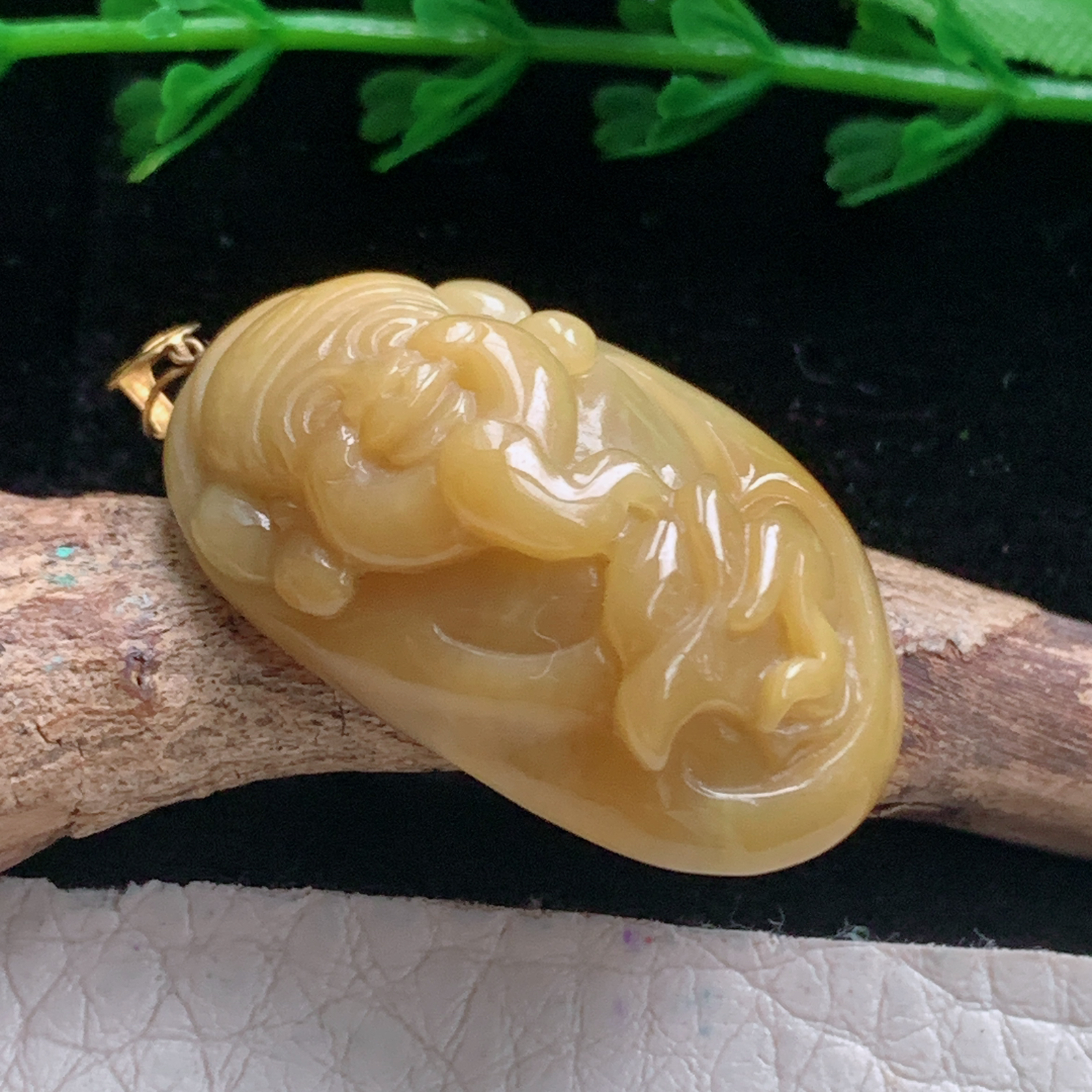 axm实拍30*18*10.2缅甸翡翠黄翡财神爷吊坠镶金扣招财进宝玉坠