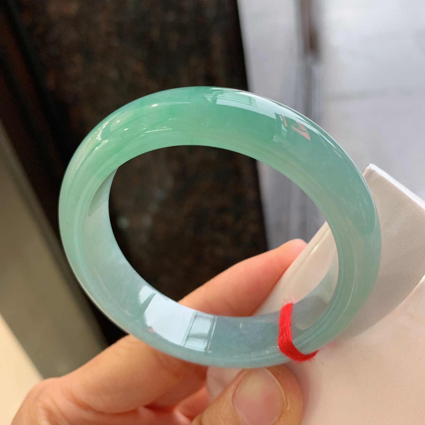 正圈冰种飘花，无裂，尺寸：52.8/13.2/7.8，版型好