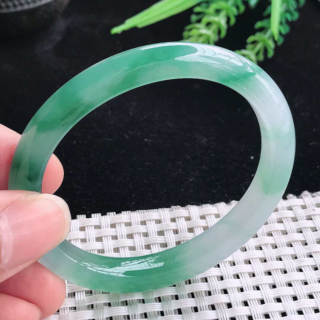 实拍A货翡翠53.5/45.6/8.6/7.5老坑冰胶果冻飘蓝花贵妃手镯宽边玉镯平安镯