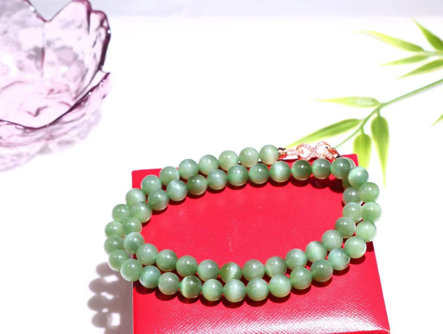 【珠圆玉润】

精品和田玉碧玉猫眼项链 手链，玉质温润细腻  整串打磨圆润，佩戴舒适。珠珠落玉盘，