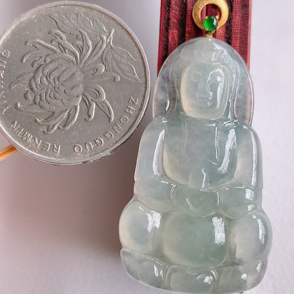 18k金扣冰润精雕观音吊坠，法相端庄大气，工艺精湛，种色浓郁，细腻饱满冰润，种老水足，收藏佳品，佩戴大气  W   003.22尺寸：37.7-21.7-4.2mm