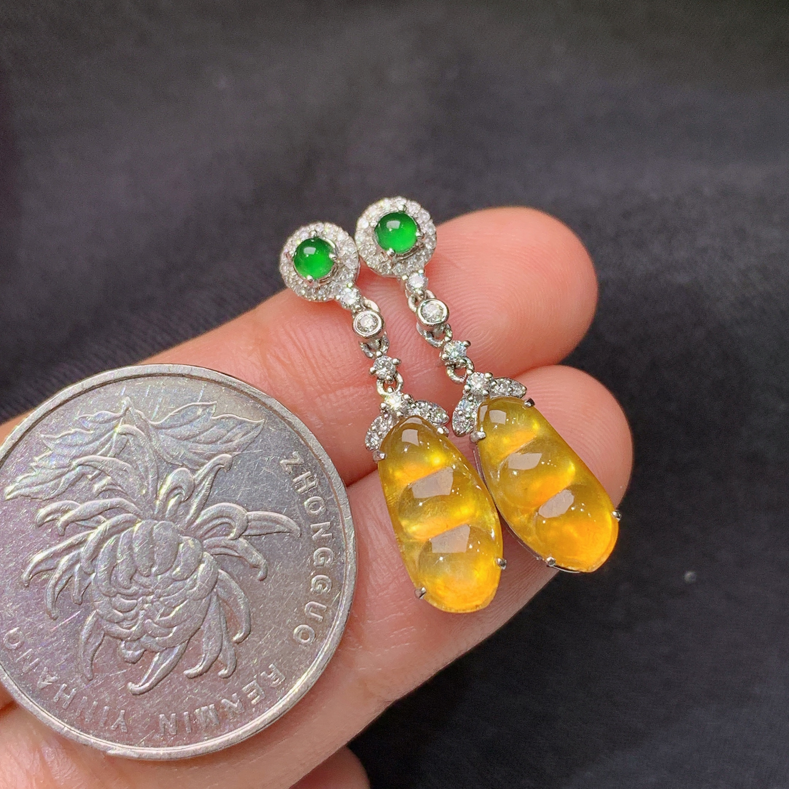 冰黄翡福豆耳坠，18k金镶嵌，款式新颖，冰润细腻，种水足，Lp 尺寸11.2*5.6*2