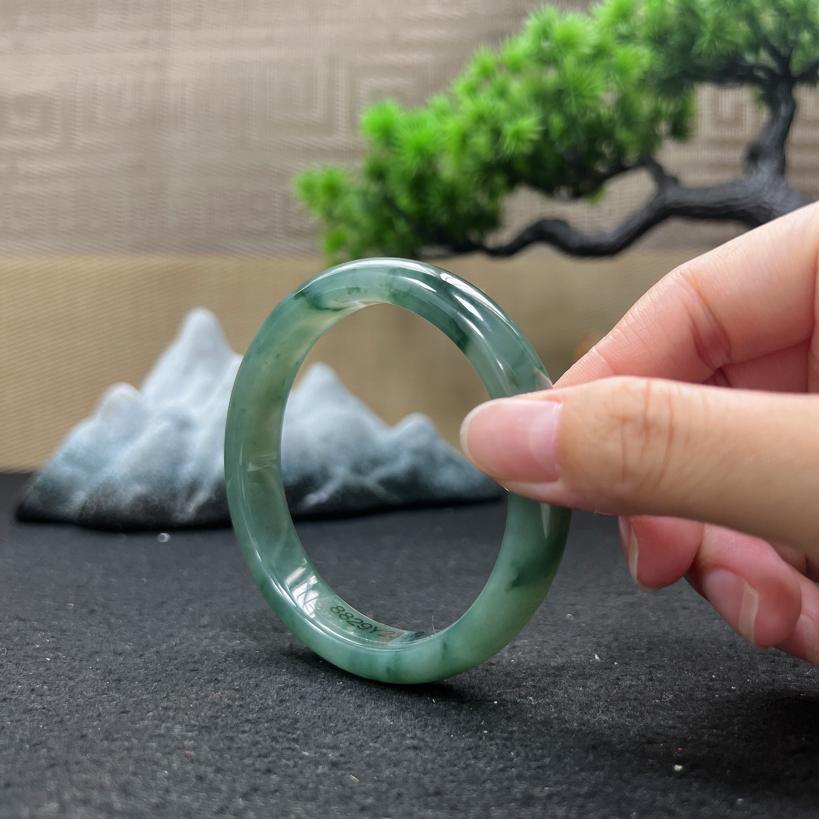 62圈口正圈油青飘花手镯