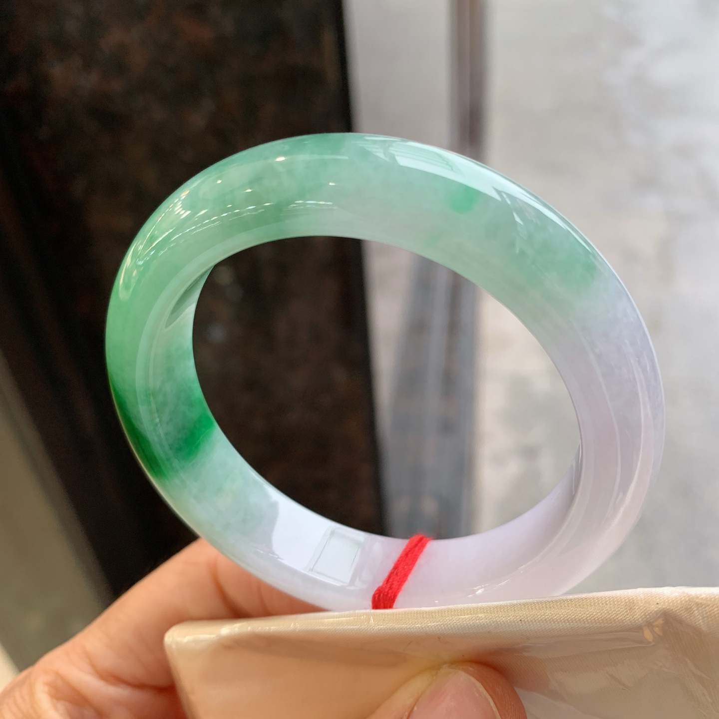 正圈飘绿 有纹 尺寸：55/12.8/9  色辣