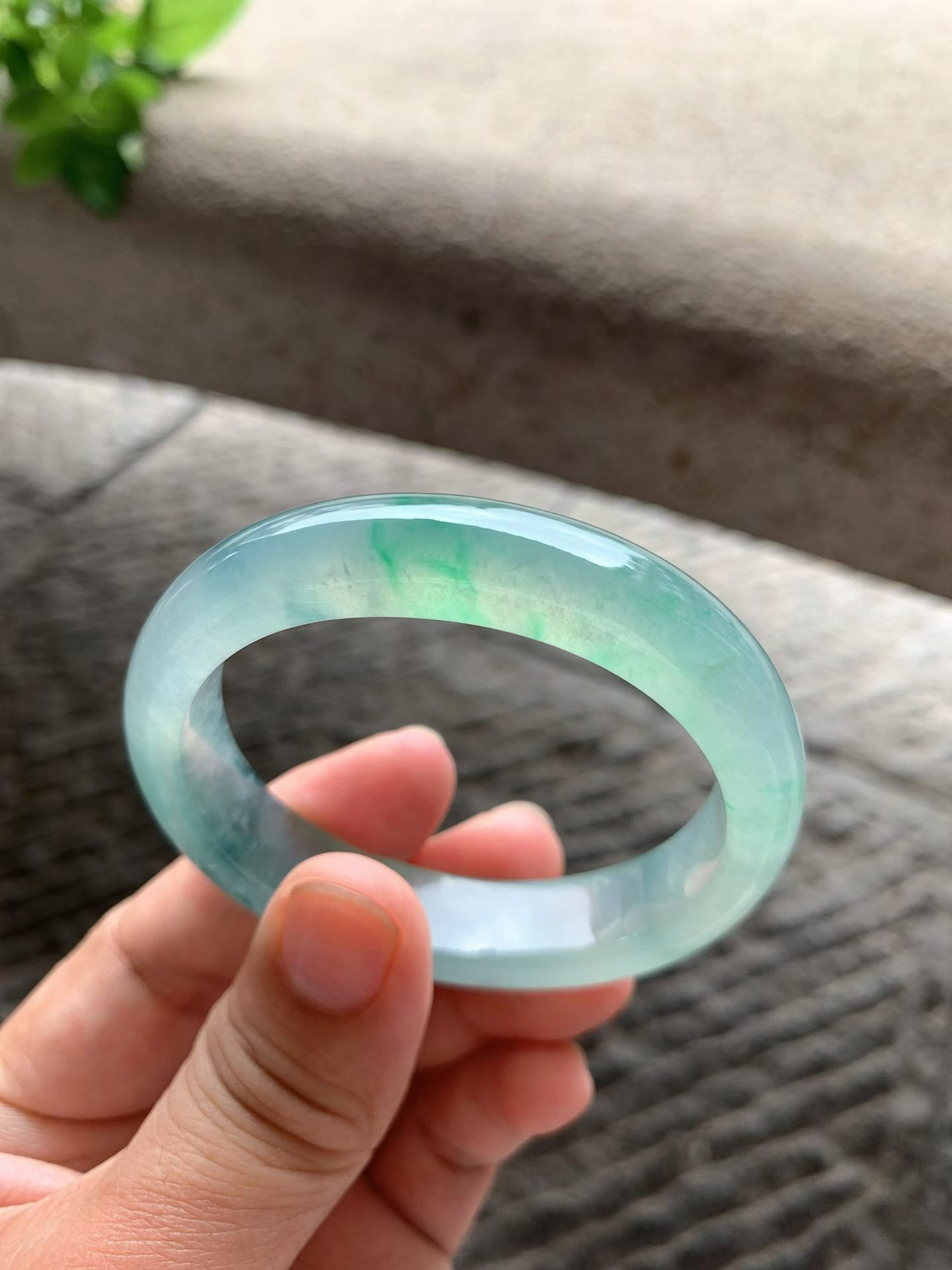 老坑种冰绿蓝花贵妃手镯尺寸52*13*8/44.5（换正圈49）老坑种水，冰透十足，水足充盈，起光