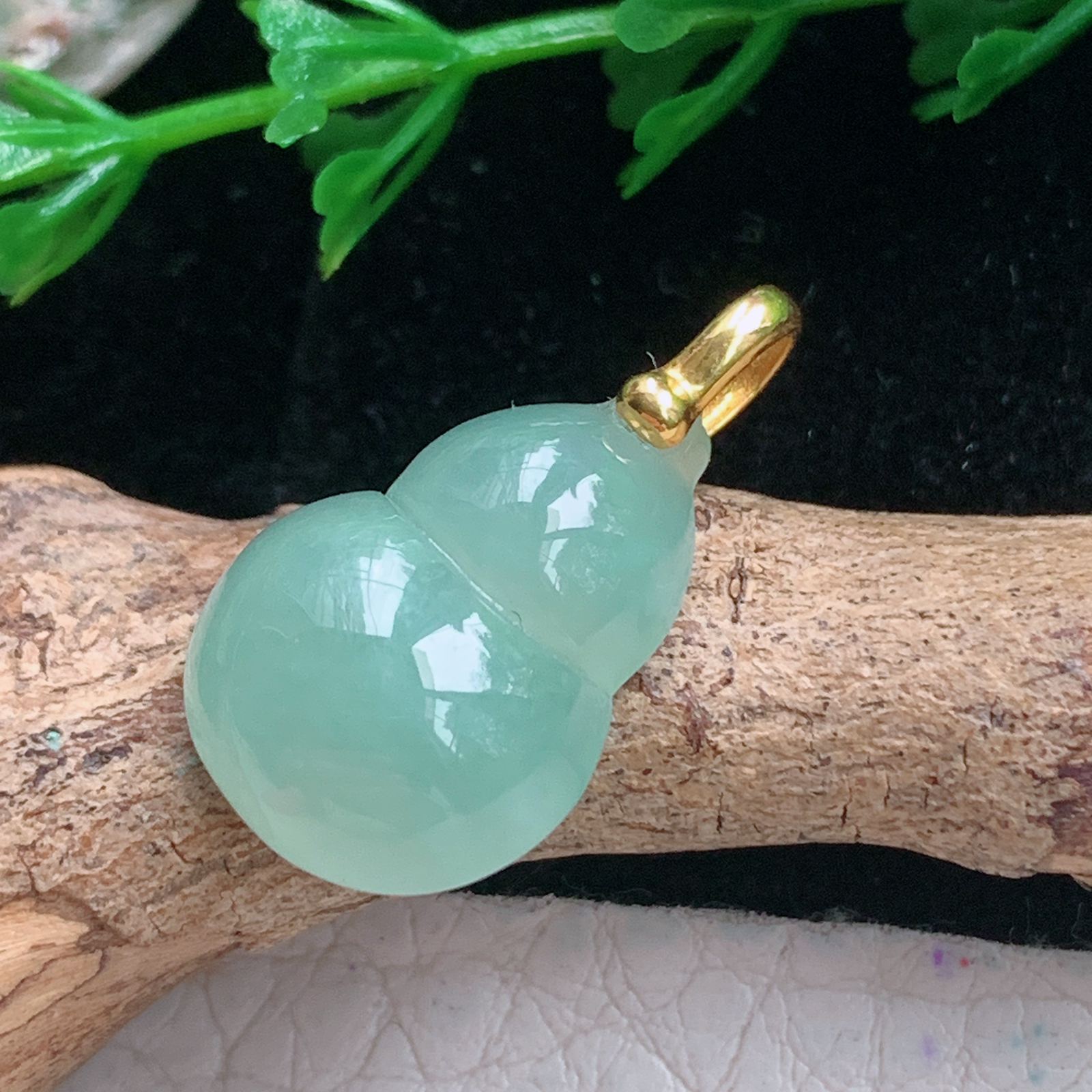 axm实拍23*12.8*5.8缅甸翡翠冰睛水小葫芦吊坠镶金平安锁骨坠