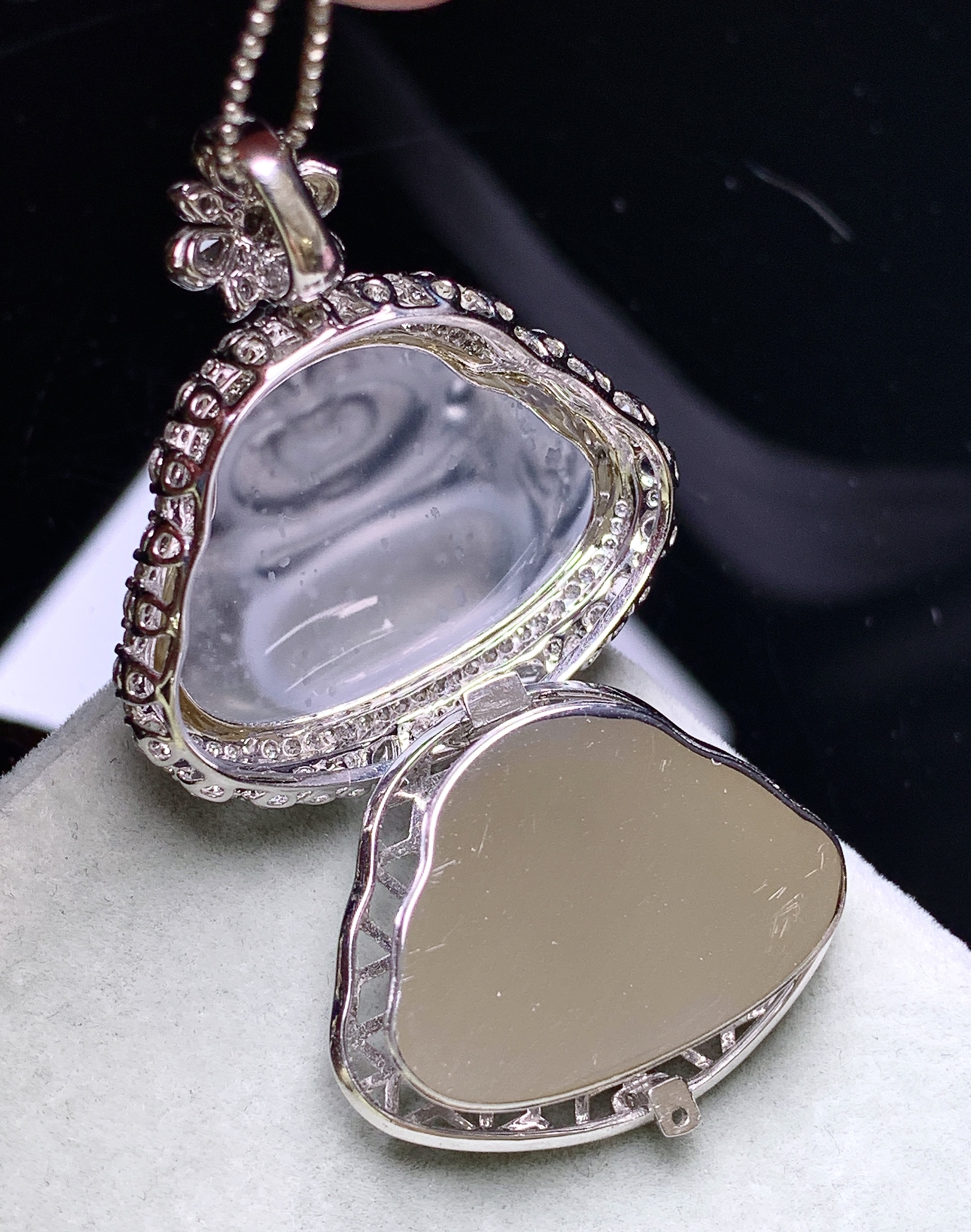 18k金钻镶嵌冰种佛公吊坠 玉质细腻 色泽艳丽清新 水润亮眼 整体尺寸33.8*30*12.6s2