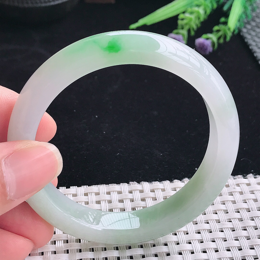 实拍A货翡翠55.8/11.8/8.3老坑冰润起胶飘阳绿手镯宽边玉镯平安镯