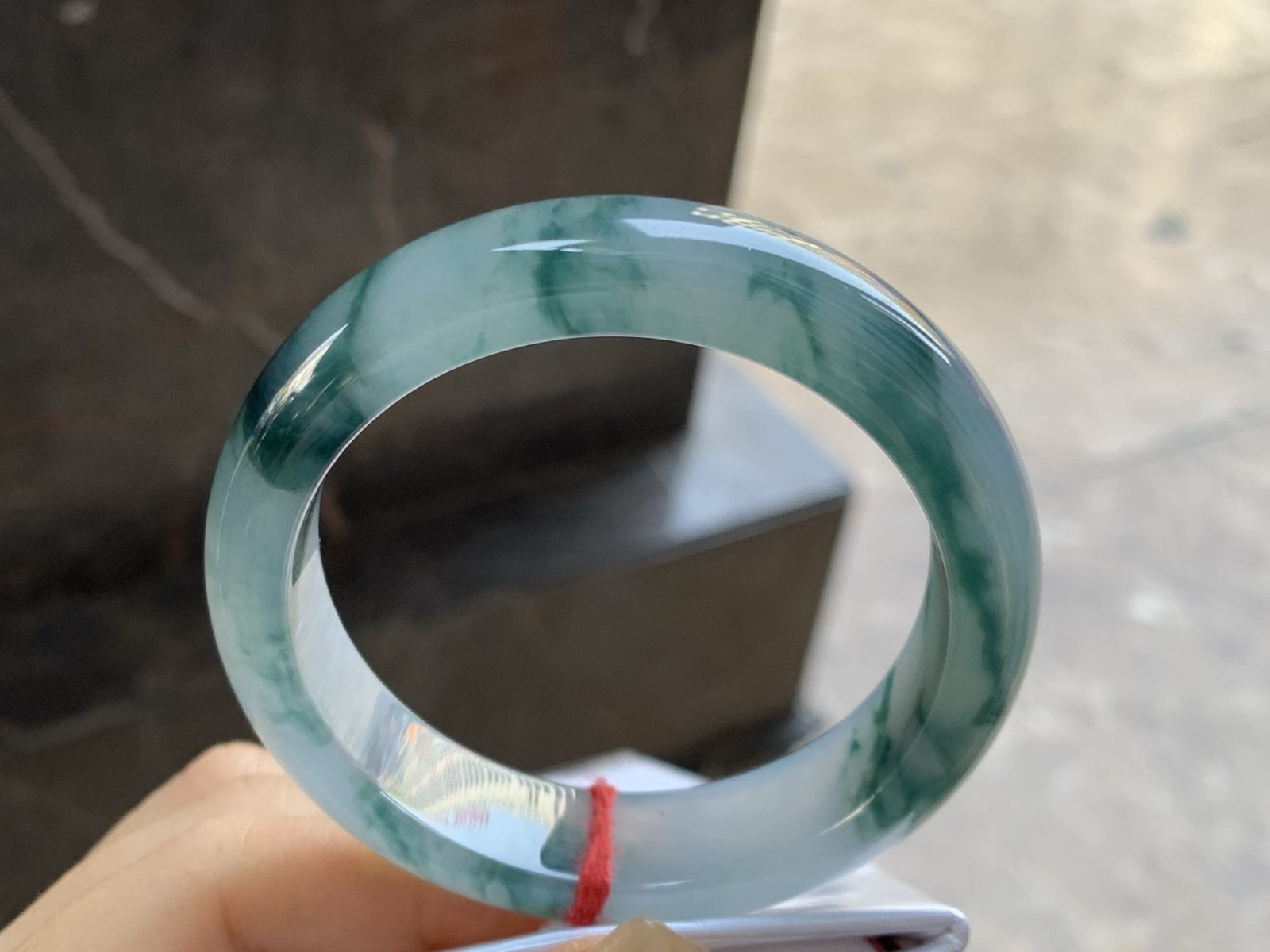 54-13.9-8.4

冰飘花宽版手镯^_^种水好 飘花浓郁 上手漂亮