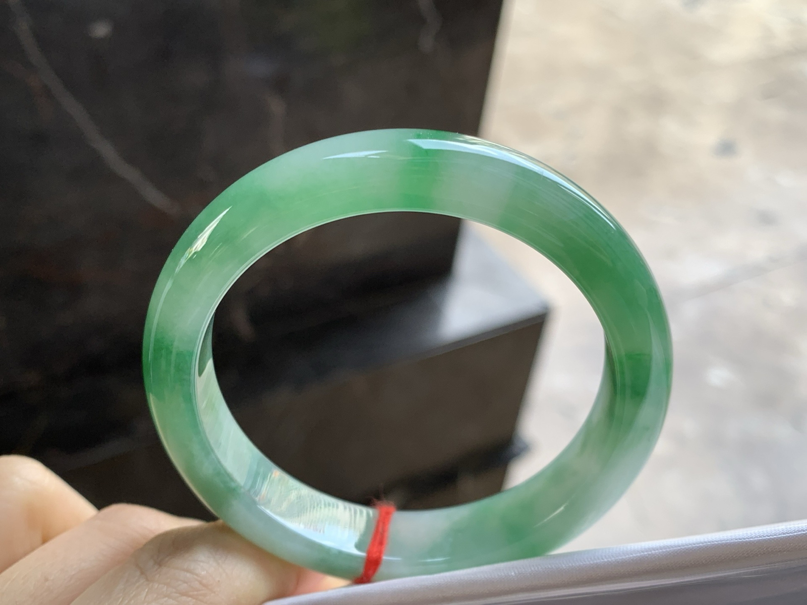 54.5-11.6-8

糯冰种带色手镯^_^有种有色～绿色浓郁漂亮