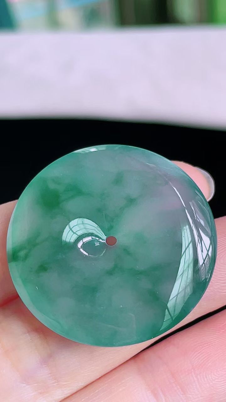 【翡翠名称】老坑种冰飘花起胶大平安扣吊坠
【翡翠尺寸】直径厚度31.4/6mm
【翡翠描述】宝贝种老