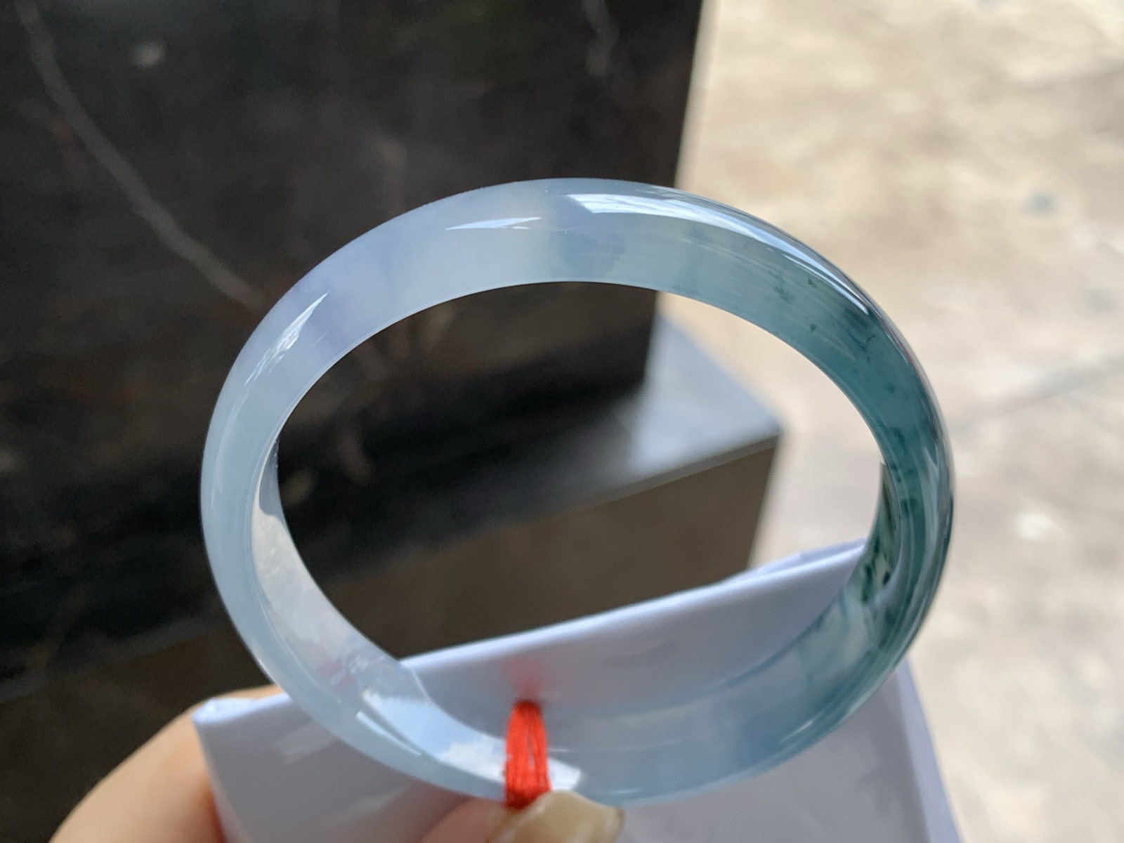 58.5-12.8-6.2

冰种飘花手镯^_^冰味十足～料子漂亮