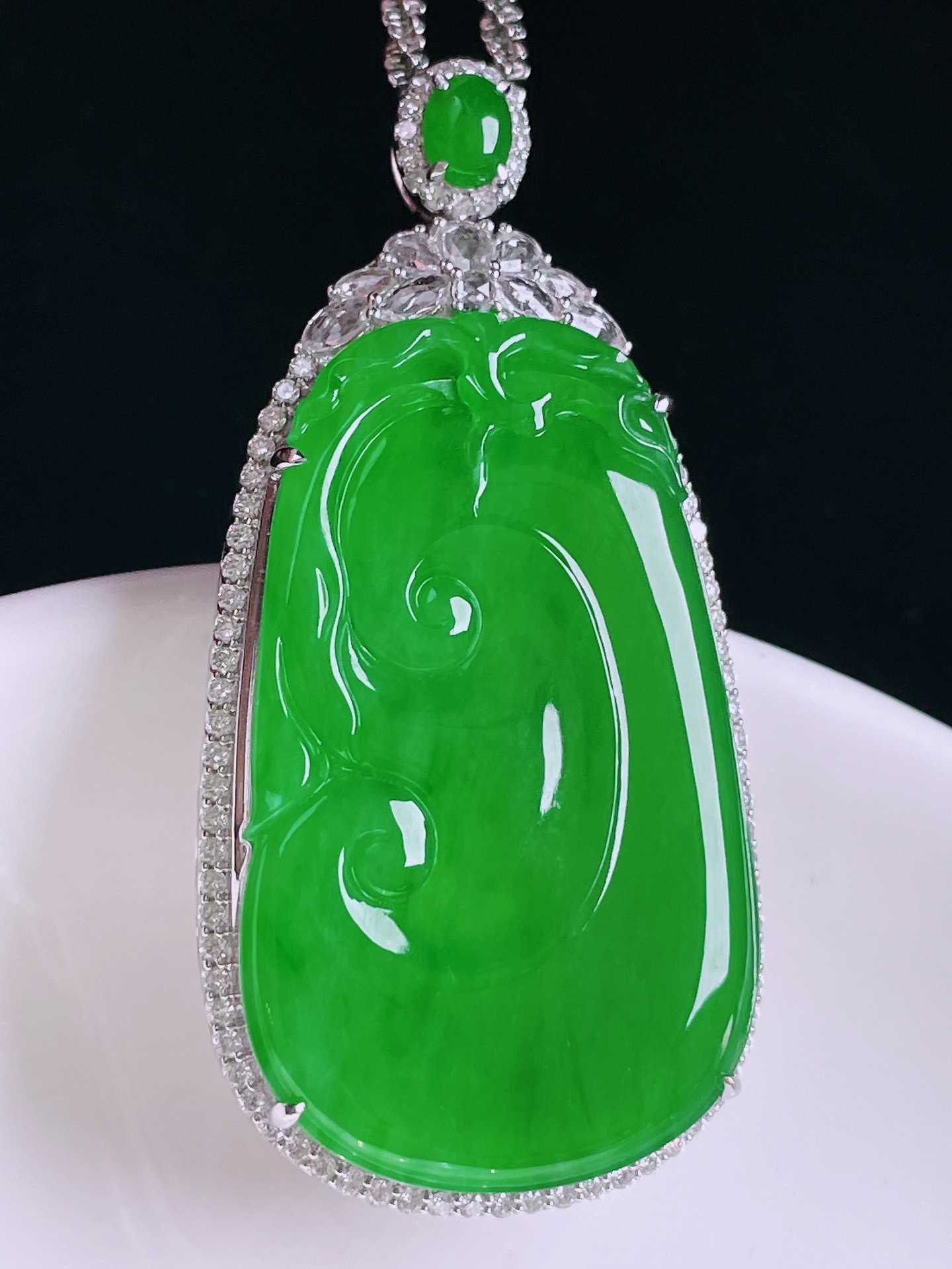 ️辣绿如意，老种起光，细底通透，尺寸：50.3/24.8/11mm，0423