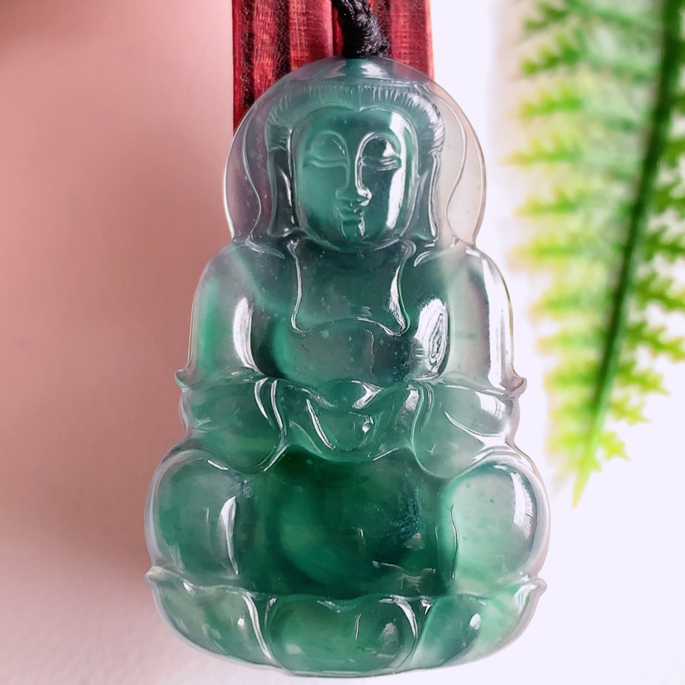 冰润精雕观音吊坠，法相端庄大气，工艺精湛，种色浓郁，细腻饱满冰润，种老水足，收藏佳品，佩戴大气  W   003.22尺寸：38.8-25.9-3.7mm