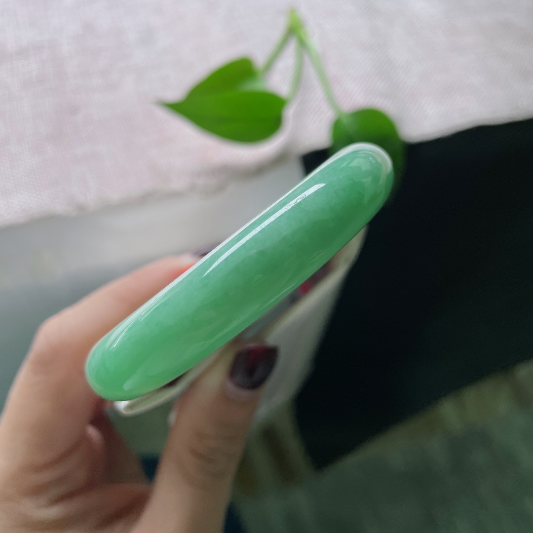 53.6/12.1/8.4，苹果绿正圈，青翠夺目，细润，腕泊青山，袖笼翠色。皮纹，ss52967a
