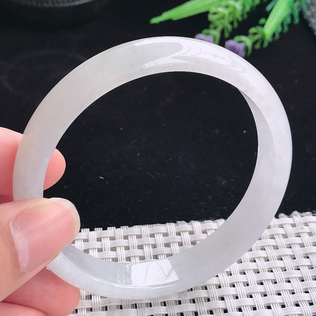 实拍A货翡翠61/12.2/6.8大圈口老坑冰透水灵月光白手镯宽边玉镯平安镯
