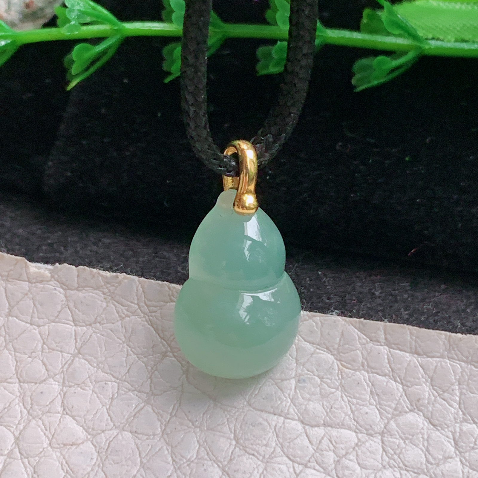 axm实拍23*12.8*5.8缅甸翡翠冰睛水小葫芦吊坠镶金平安锁骨坠