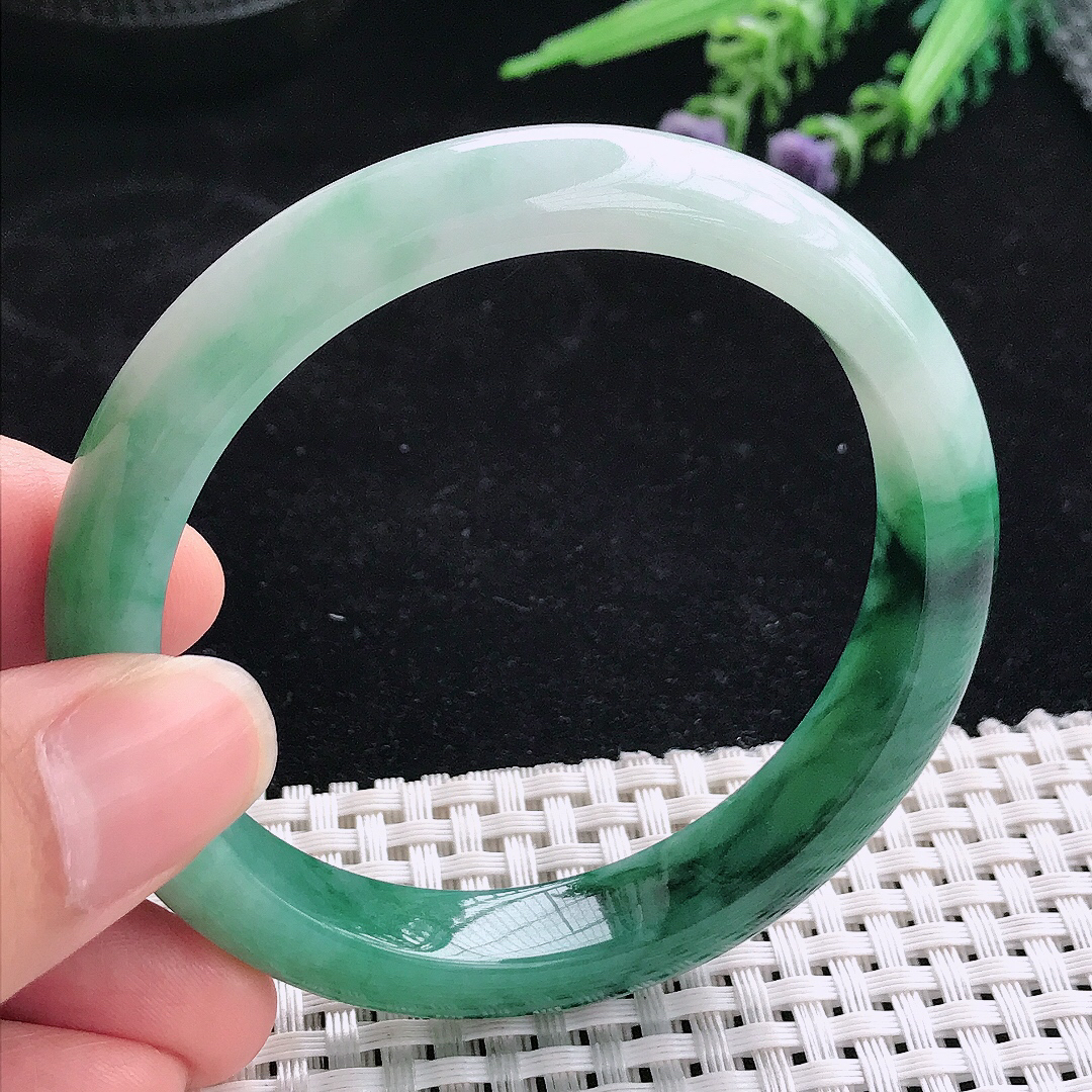 实拍A货翡翠56.5/11/7.8老坑精美温润飘花手镯宽边玉镯平安镯