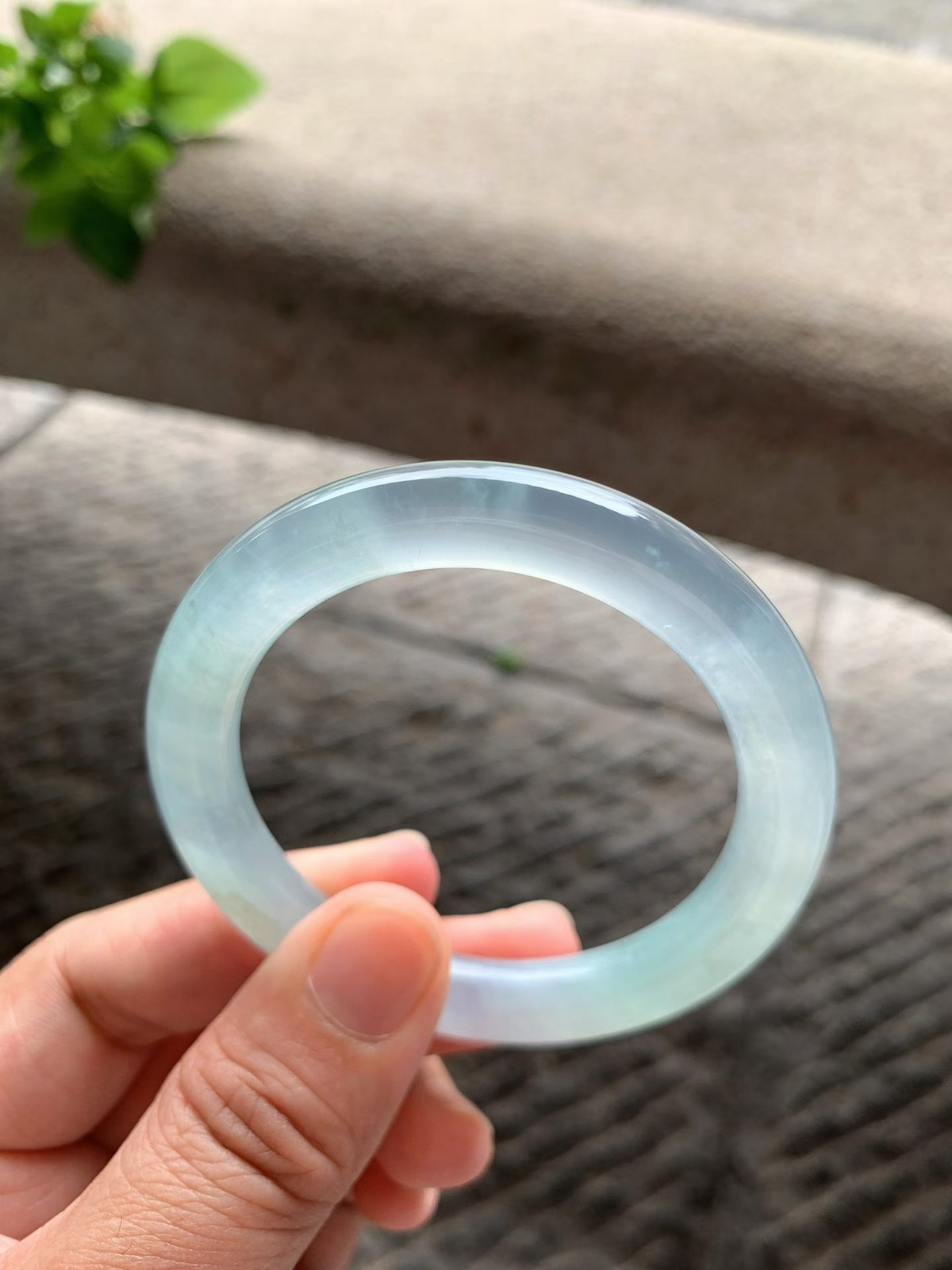 老坑淡晴底圆条手镯尺寸51*9*9.2 老坑种水，通体冰透，水足充盈，起光起胶，清新水灵！