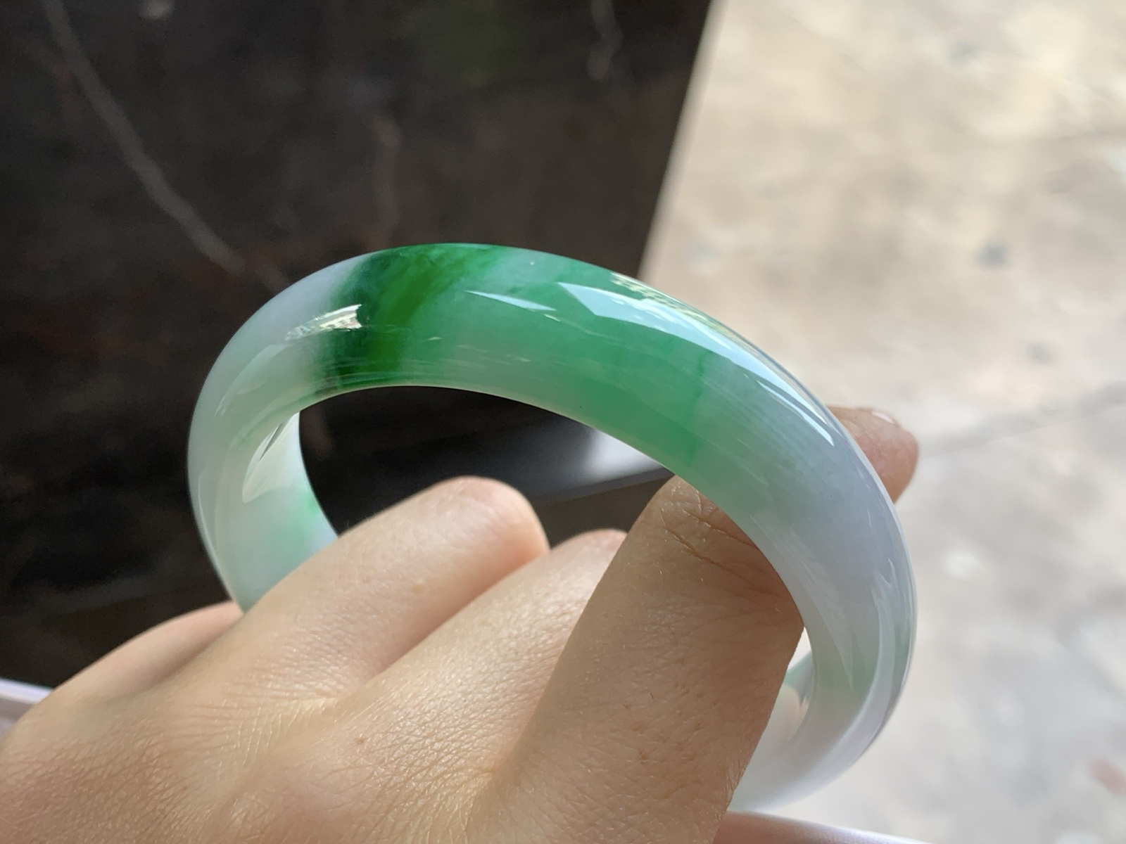 55.5-13.8-8辣绿色手镯^_^底子细腻干净 绿色浓郁