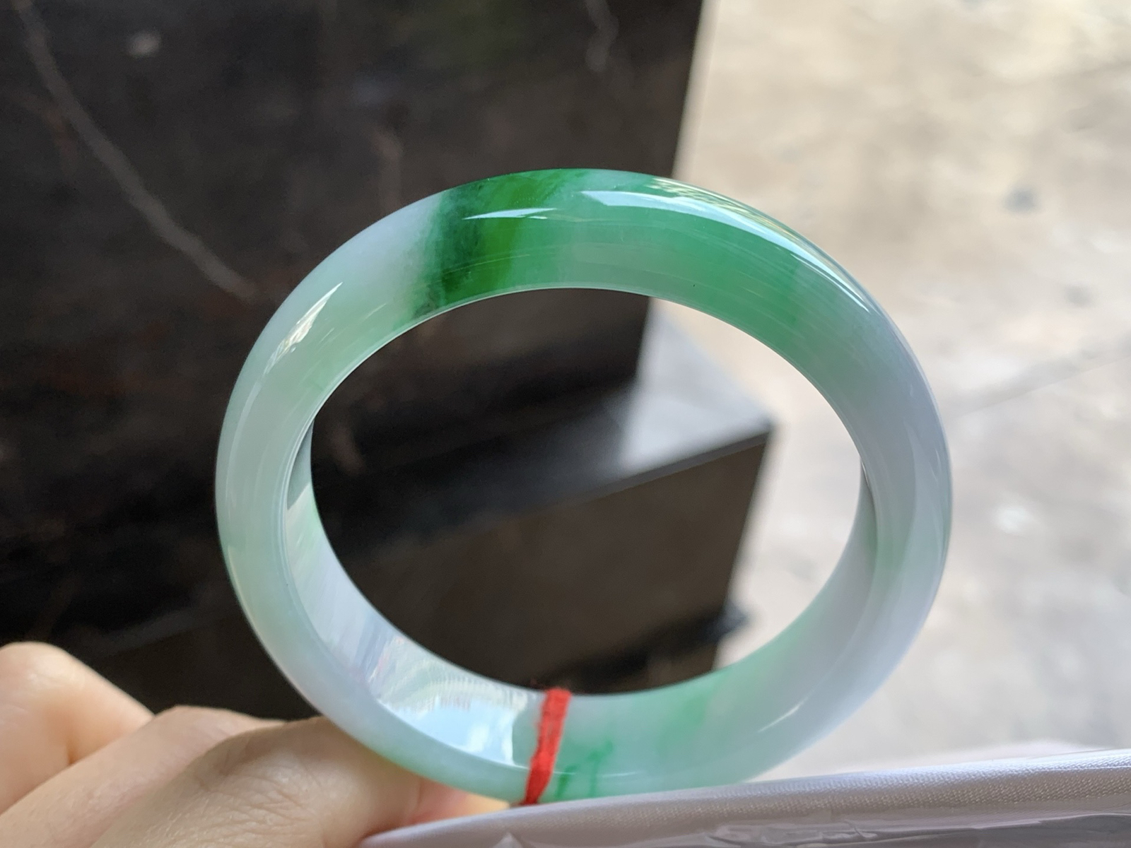 55.5-13.8-8辣绿色手镯^_^底子细腻干净 绿色浓郁