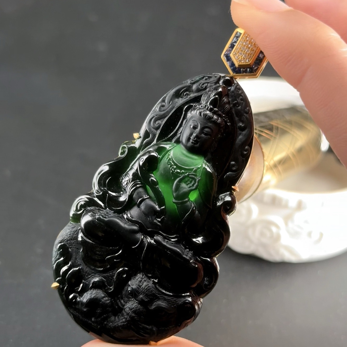 精品18k墨翠普贤菩萨 种好色正 黑度极好 打灯通透 油性十足 尺寸73.2