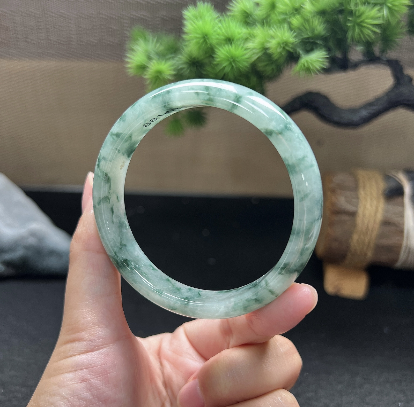 57.5圈口正圈飘花手镯