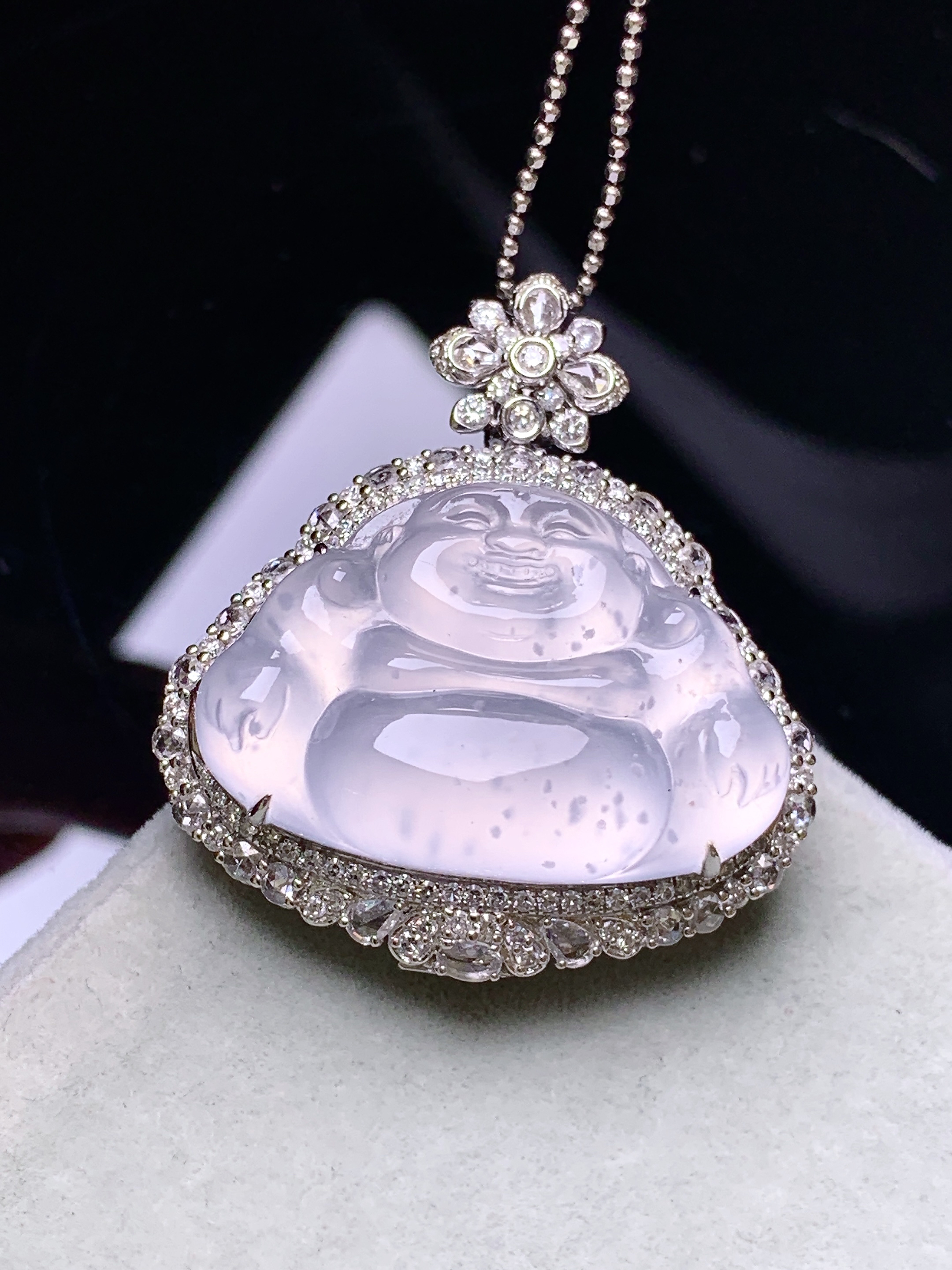 18k金钻镶嵌冰种佛公吊坠 玉质细腻 色泽艳丽清新 水润亮眼 整体尺寸33.8*30*12.6s2