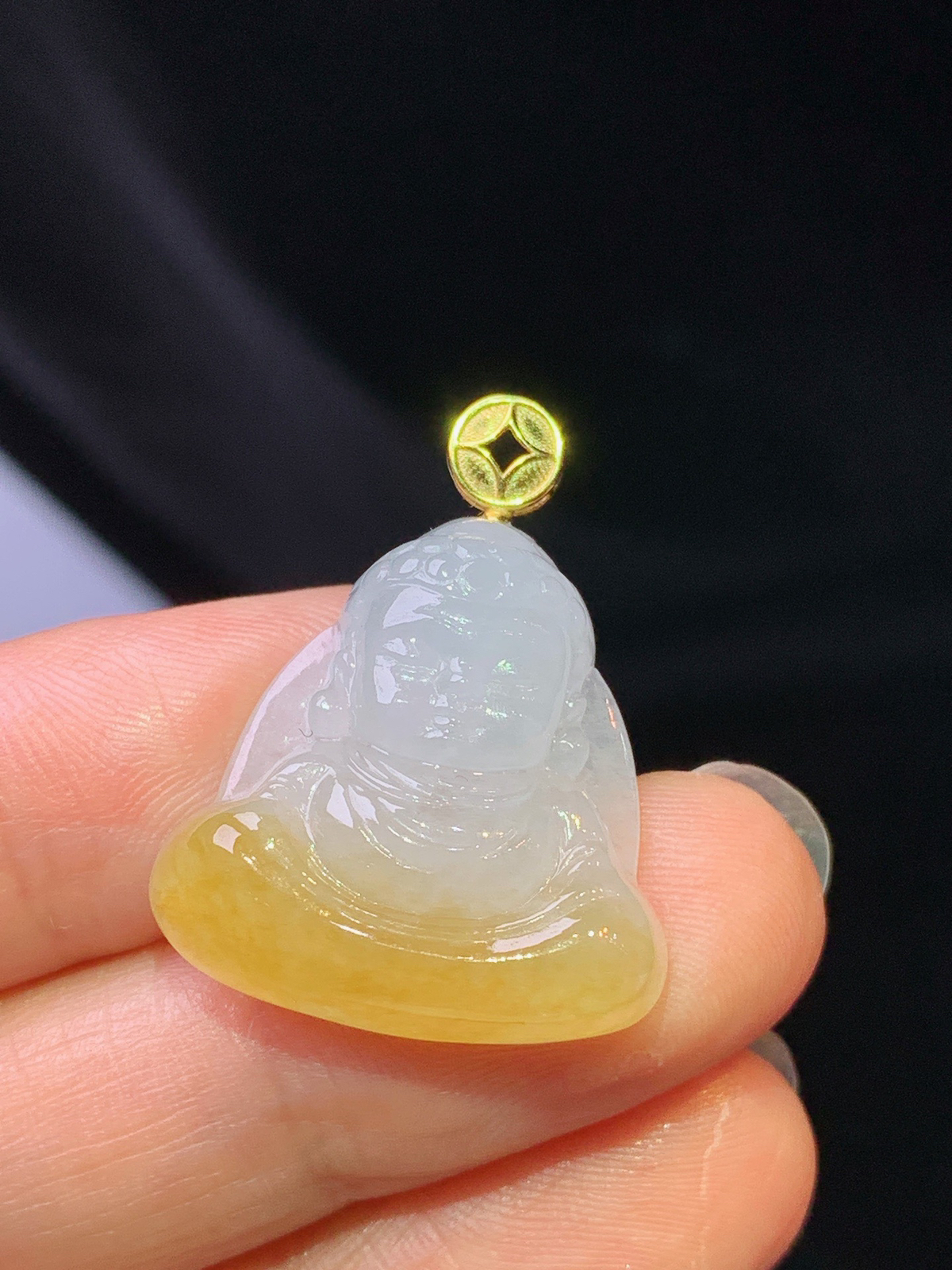 18k金镶嵌飘黄翡宝宝佛吊坠 玉质细腻 色泽艳丽清新 水润亮眼 整体尺寸27.8*21.8*6.2m1