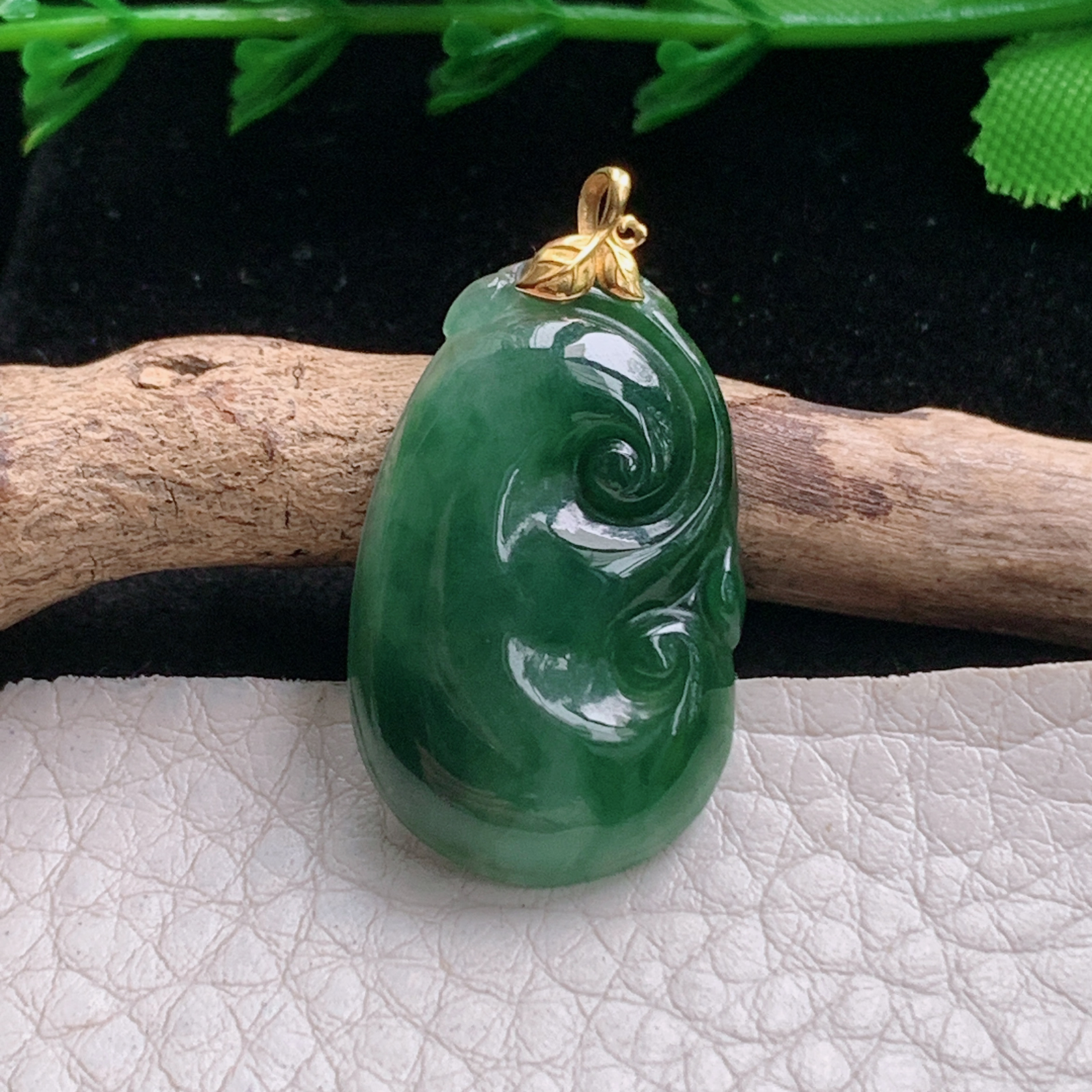 axm实拍32*17.3*3.8缅甸翡翠冰透睛如意吊坠镶金平安如意锁骨坠