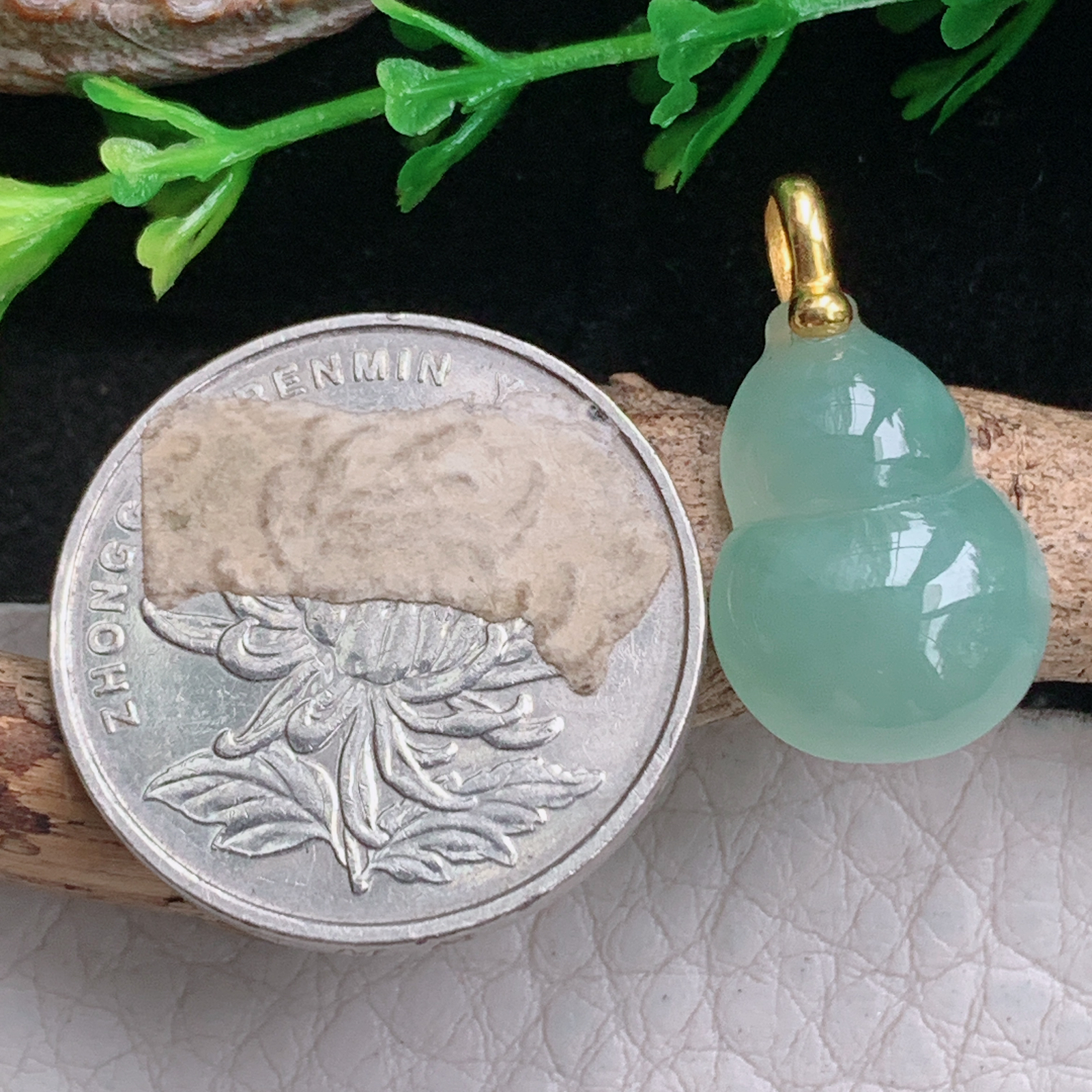 axm实拍23*12.8*5.8缅甸翡翠冰睛水小葫芦吊坠镶金平安锁骨坠