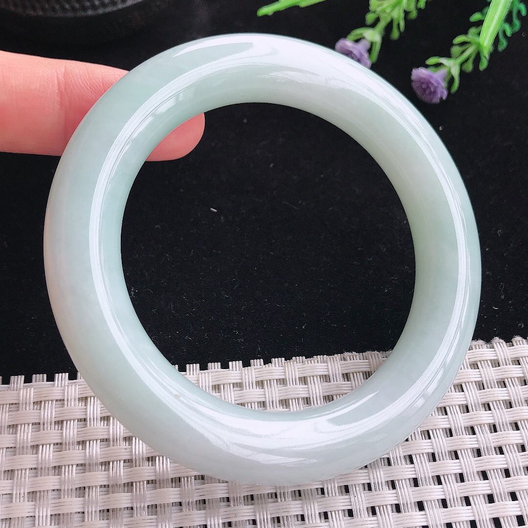 实拍A货翡翠55.8/11.5/12老坑秀气温润浅绿胖圆条手镯翡翠玉镯平安镯