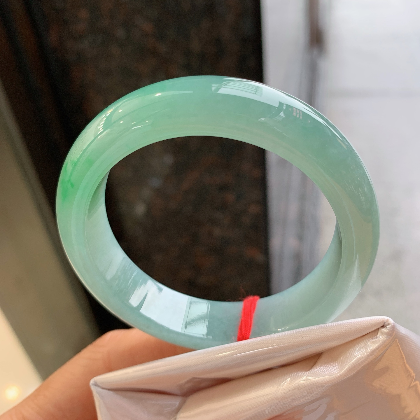 正圈冰种飘花，无裂，尺寸：52.8/13.2/7.8，版型好