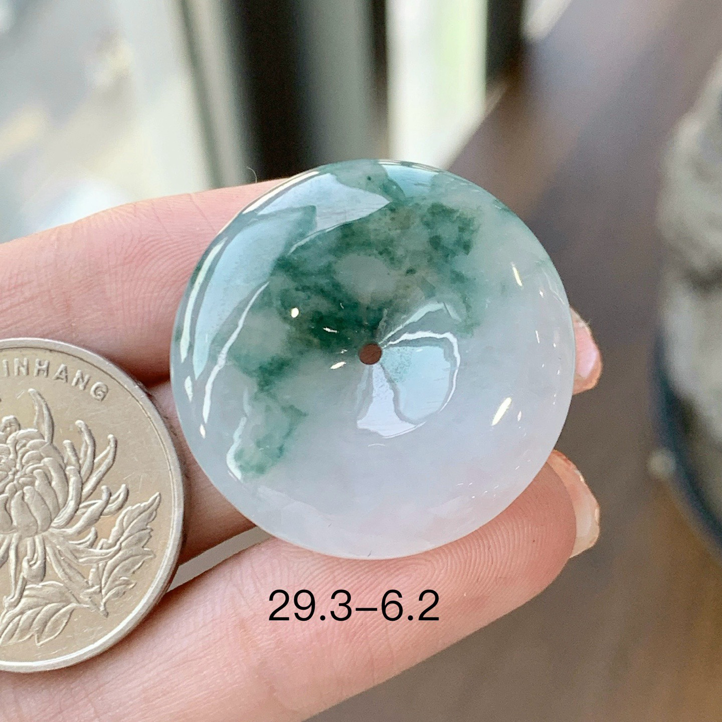 冰种飘花平安扣
YJ3-126-6