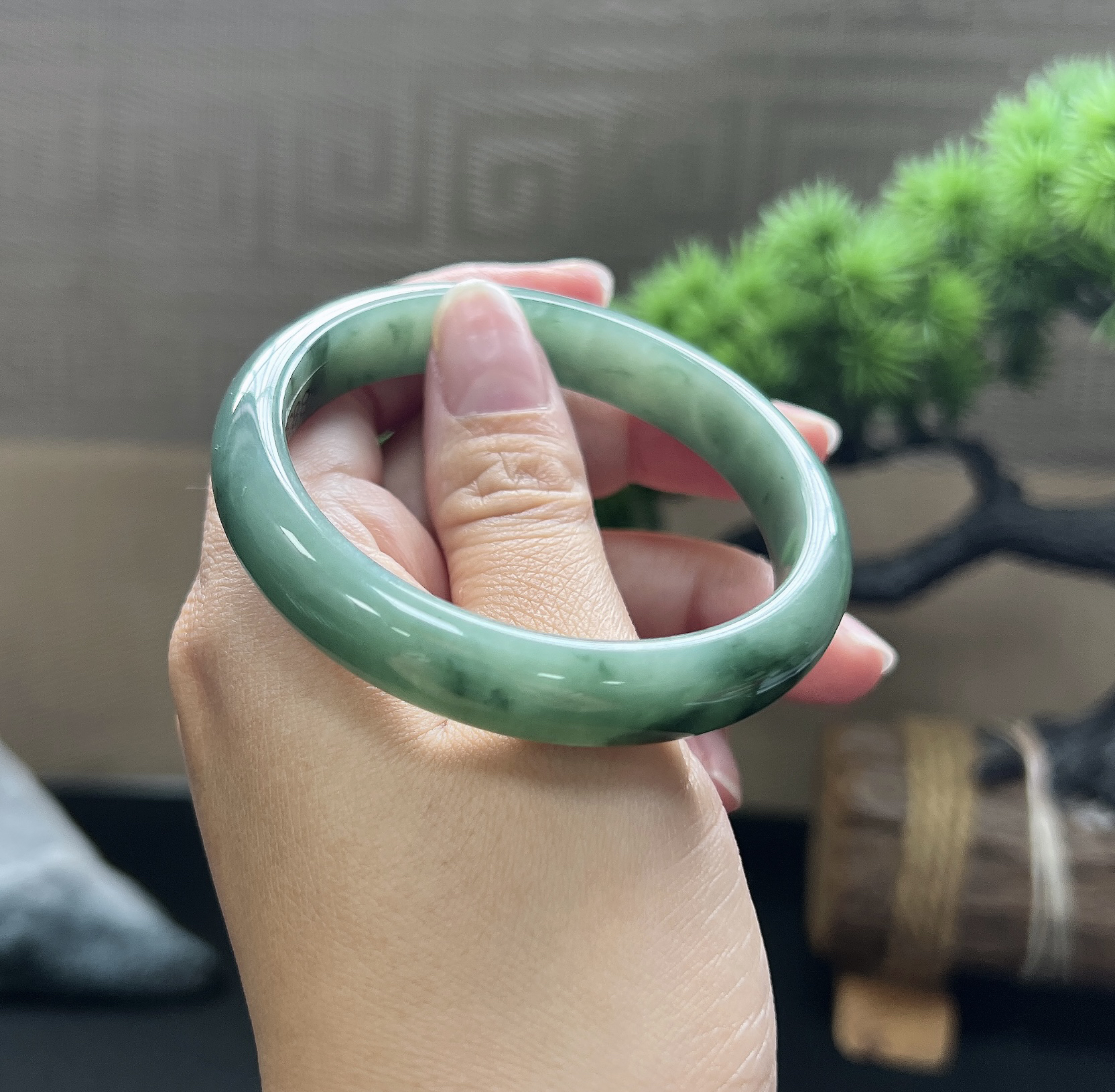 54圈口正圈油青飘花手镯