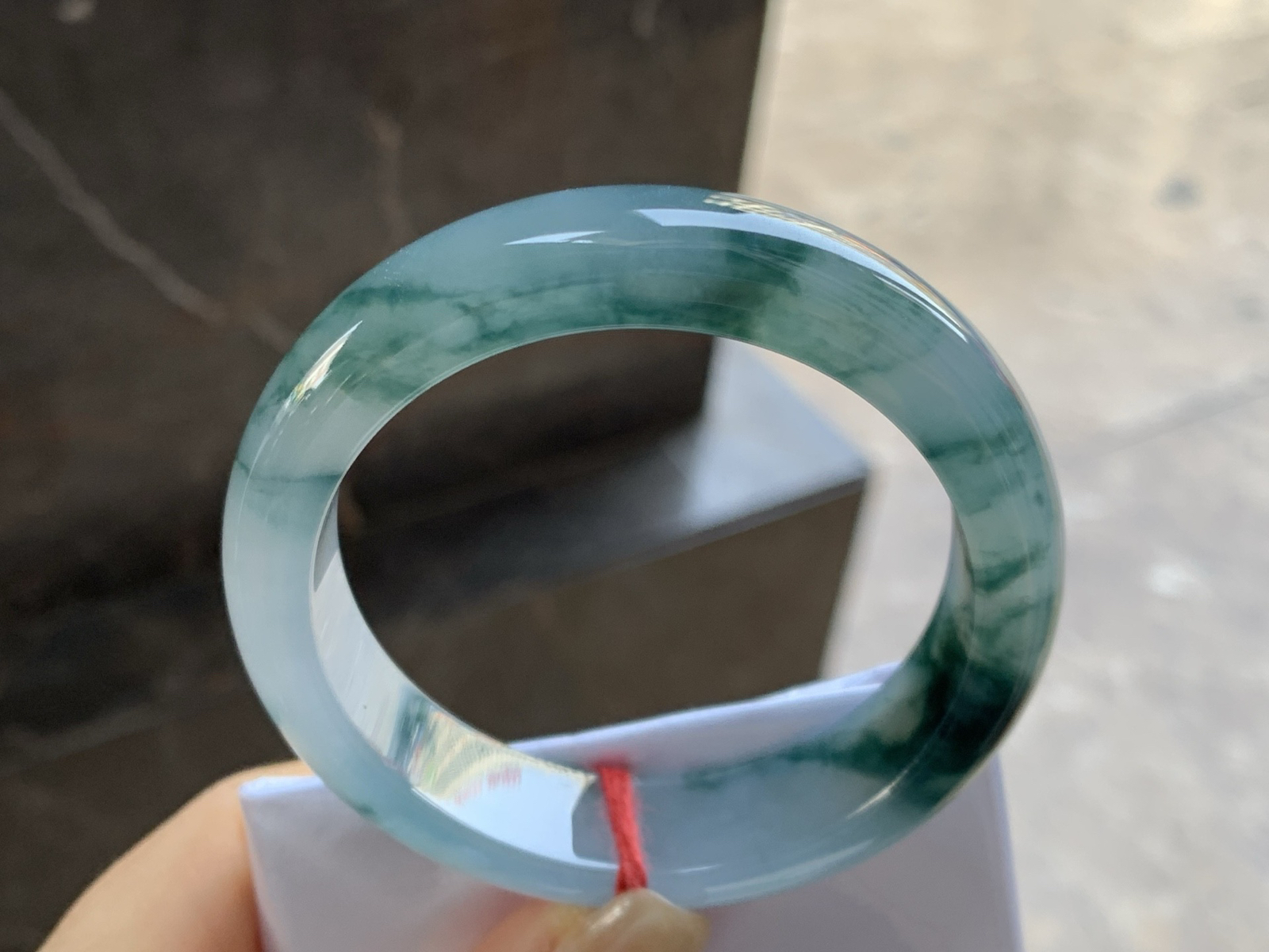 54-13.9-8.4

冰飘花宽版手镯^_^种水好 飘花浓郁 上手漂亮