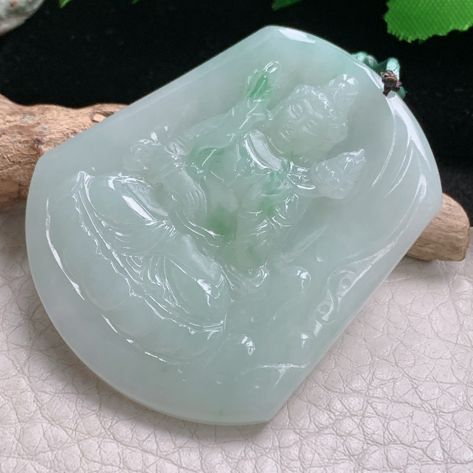 Bg实拍51.5*43.6*5.6缅甸翡翠淡绿飘绿虚空藏菩萨吊坠